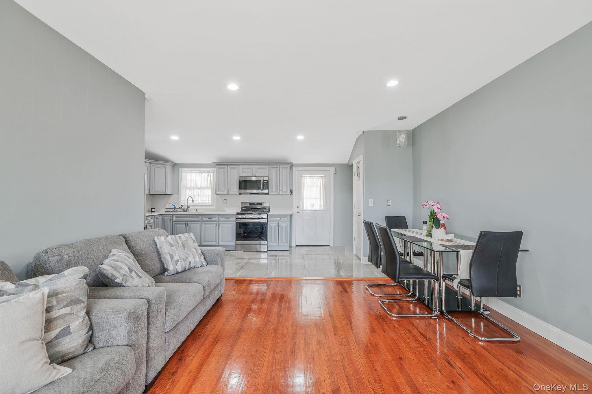 #8 photo, 1010 Motor Parkway, सफ़ोक काउंटी Central Islip , NY 11722