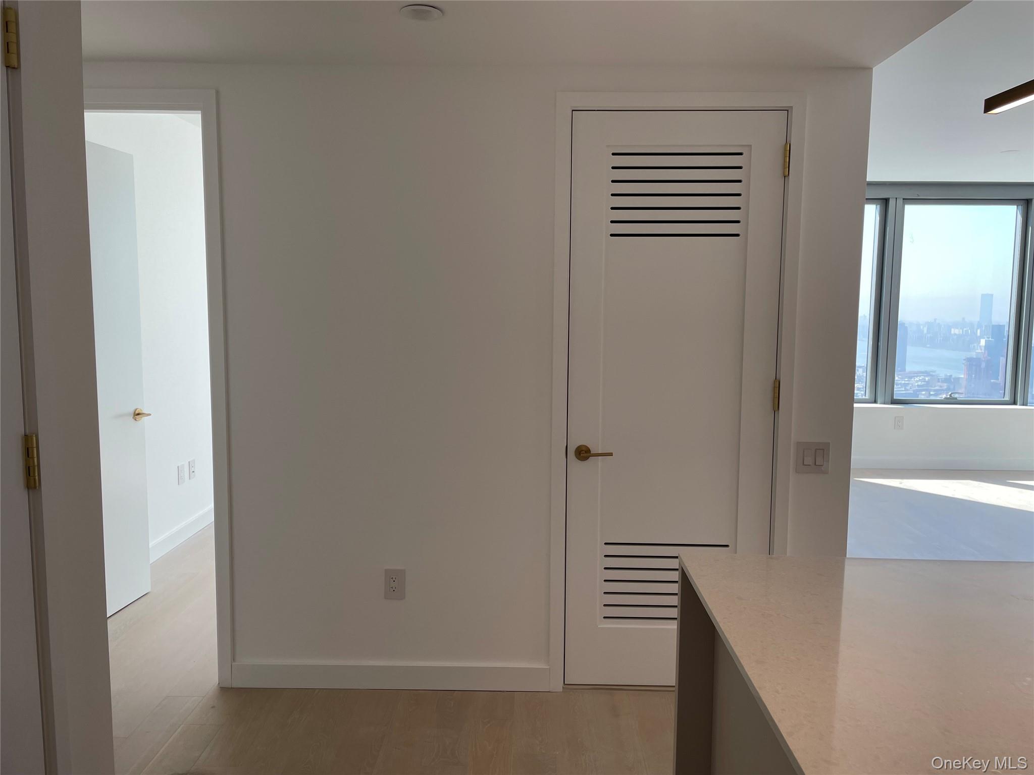 #12 photo, 3 Court Square W, クイーンズ区 Long Island City , NY 11101