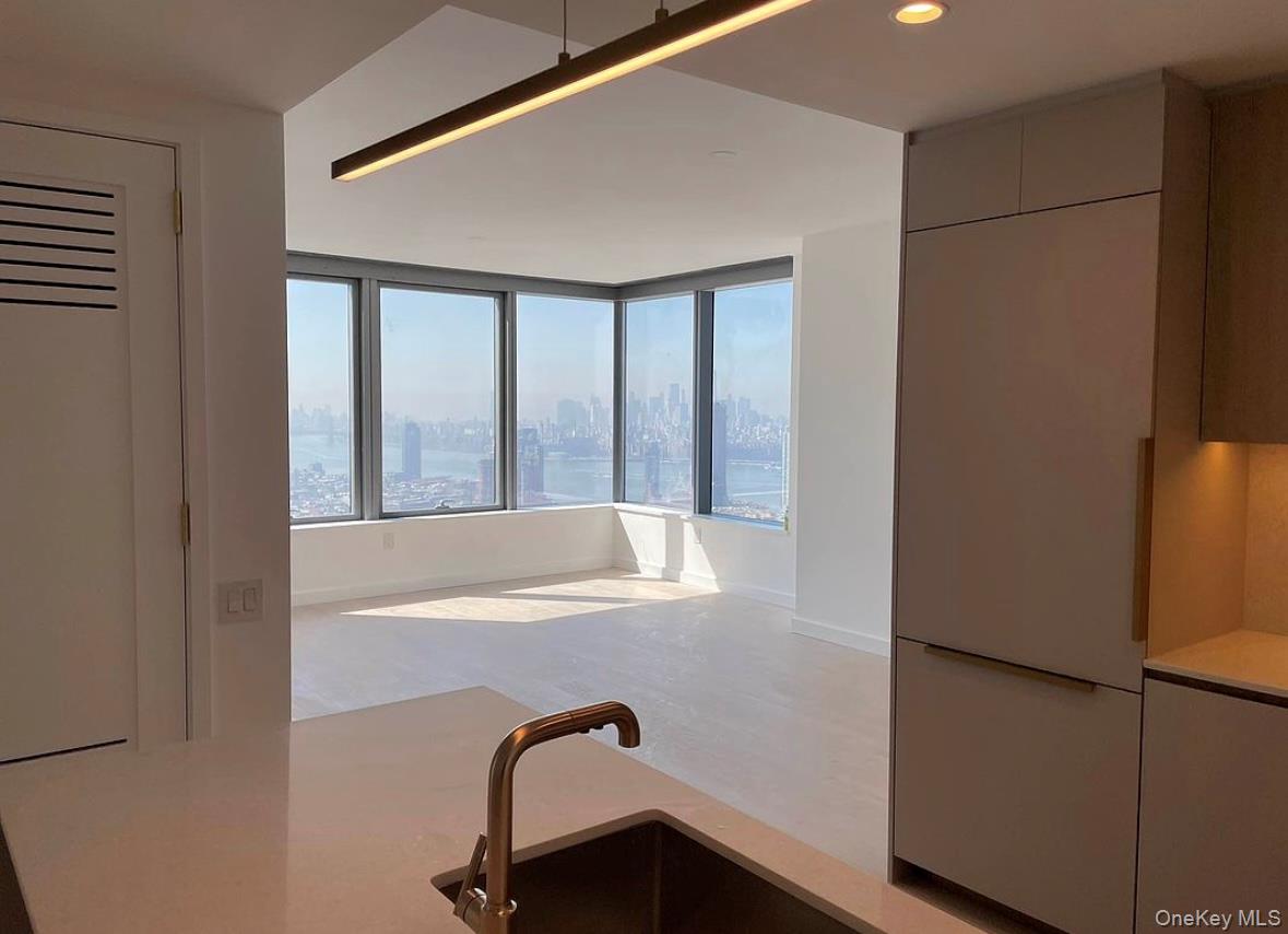 #3 photo, 3 Court Square W, クイーンズ区 Long Island City , NY 11101