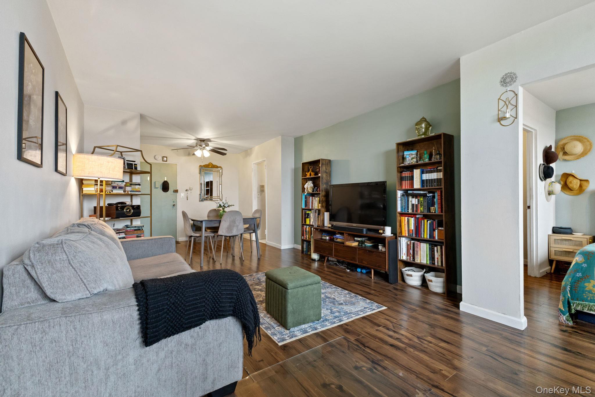 #13 photo, 3121 Middletown Road, Bronx , NY 10461