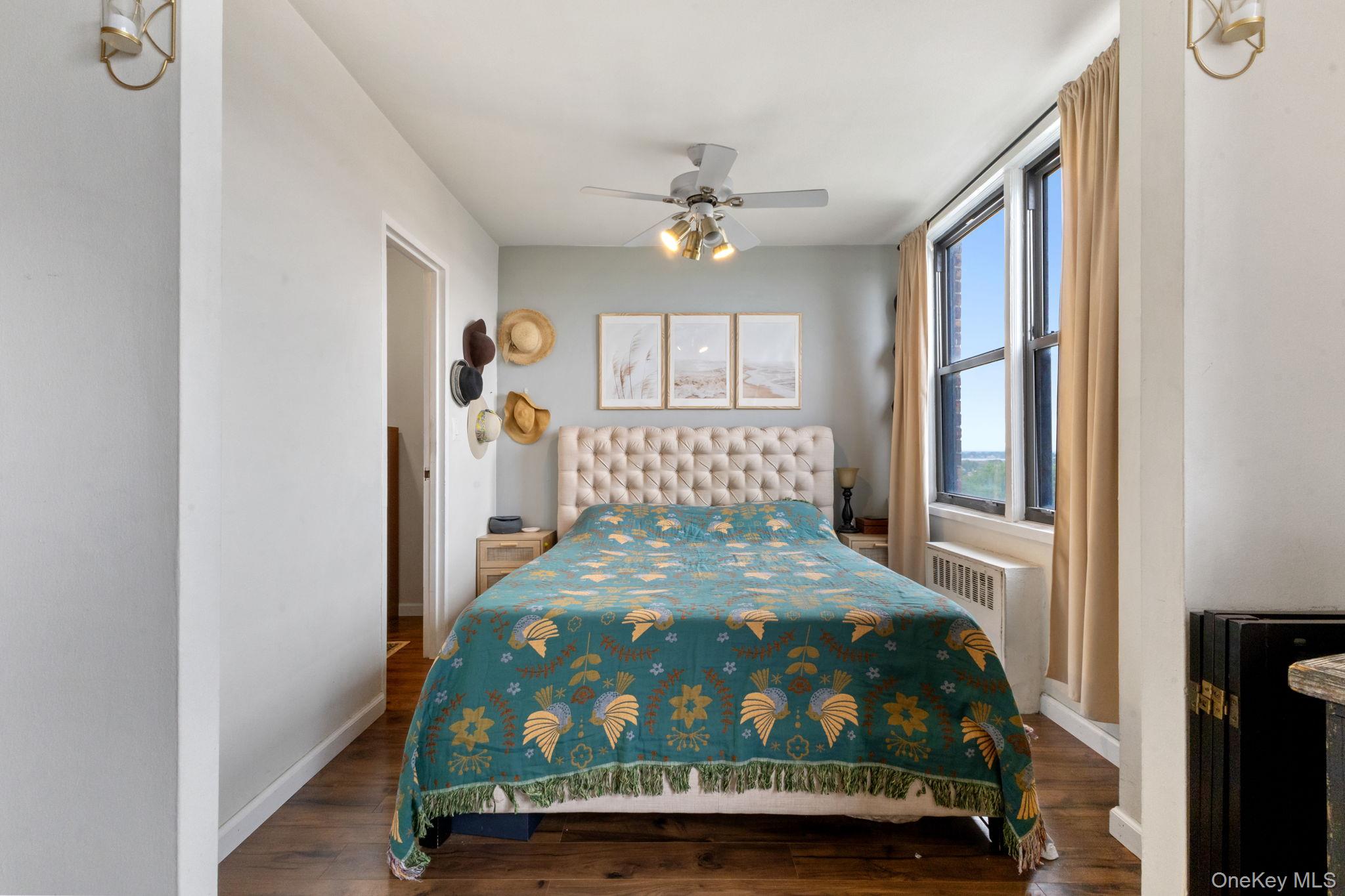 #16 photo, 3121 Middletown Road, Bronx , NY 10461