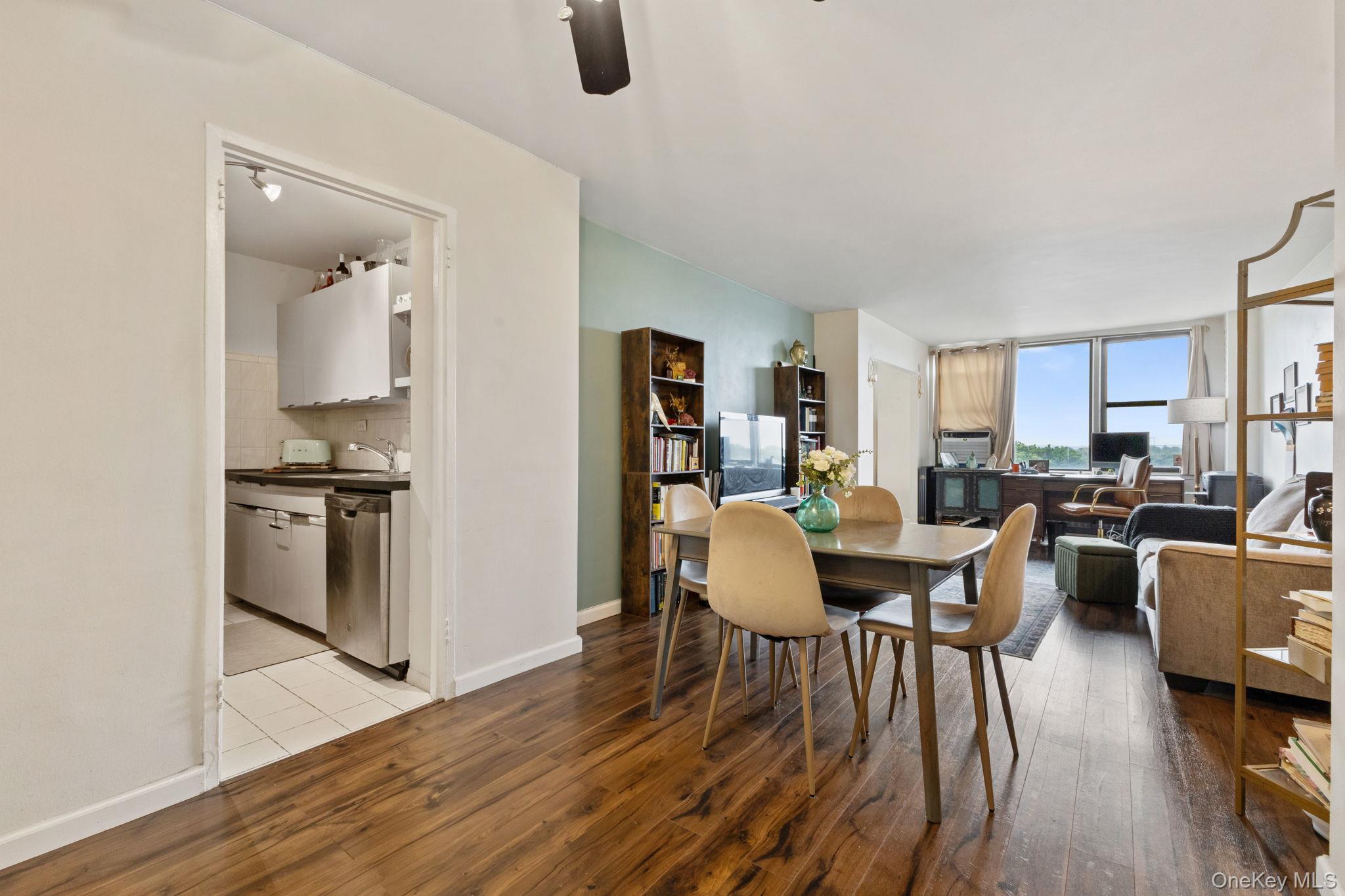 #6 photo, 3121 Middletown Road, Bronx , NY 10461