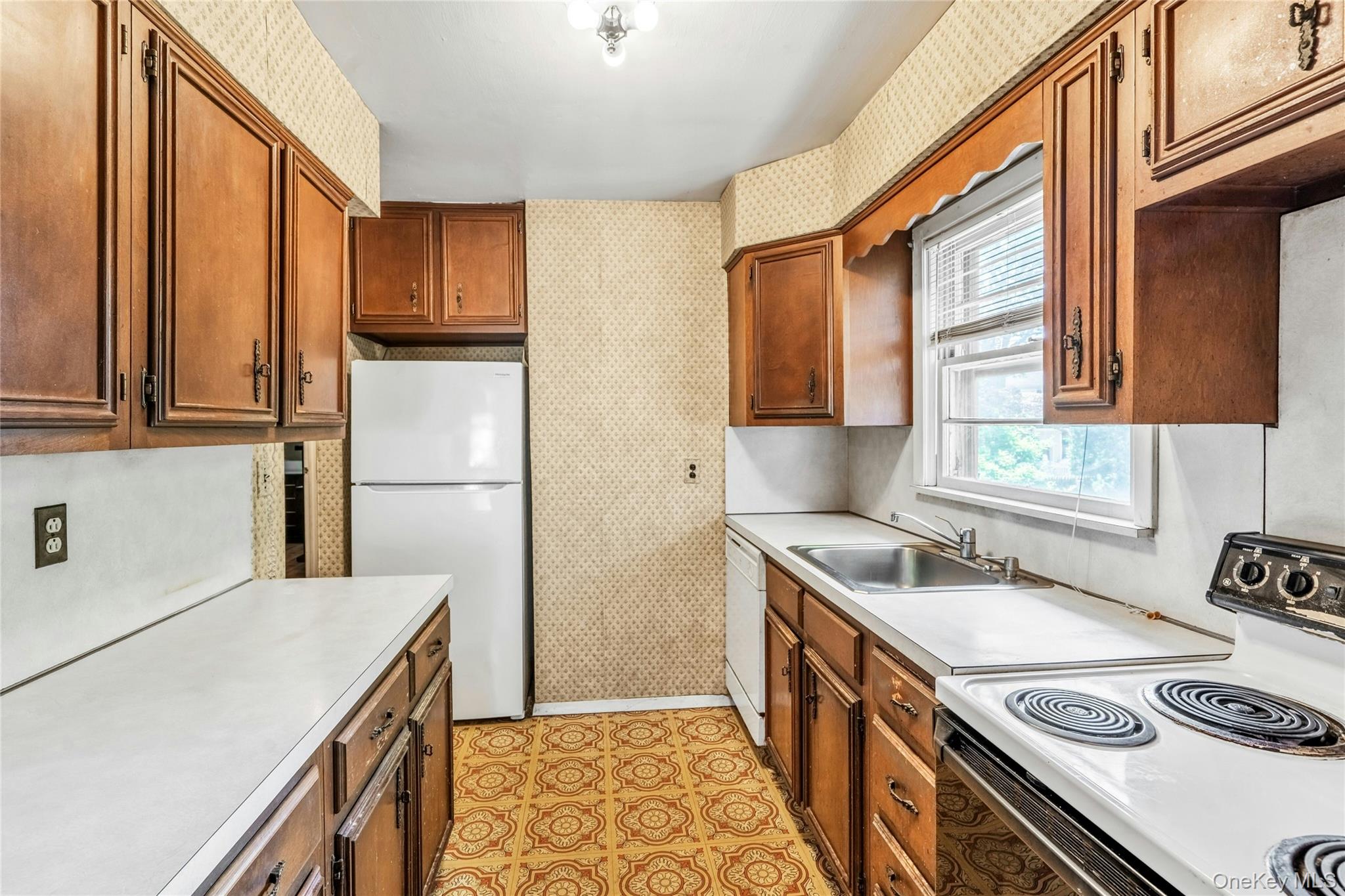 #10 photo, 42 Summit Street, Plainview , NY 11803