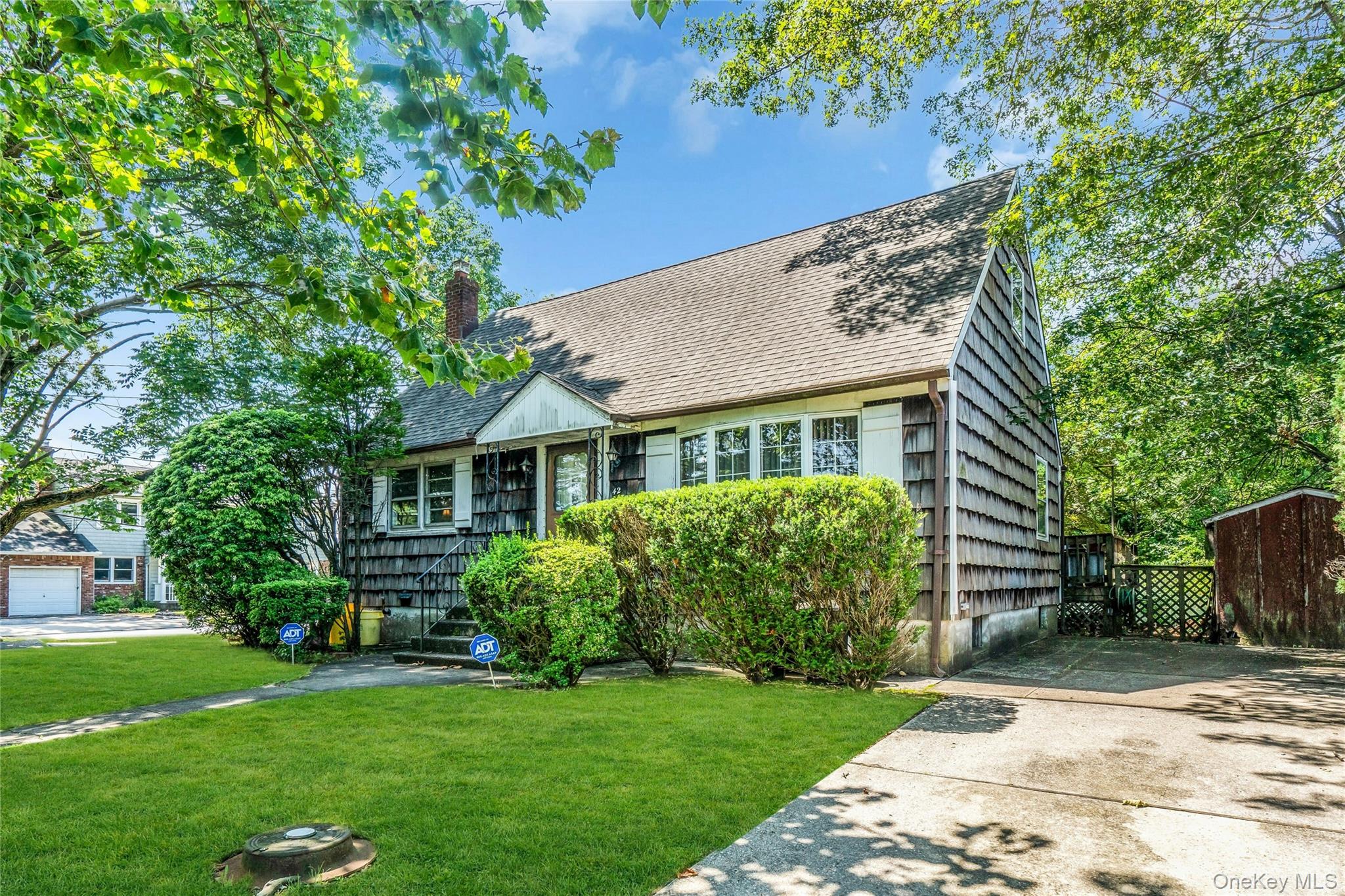 #3 photo, 42 Summit Street, Plainview , NY 11803