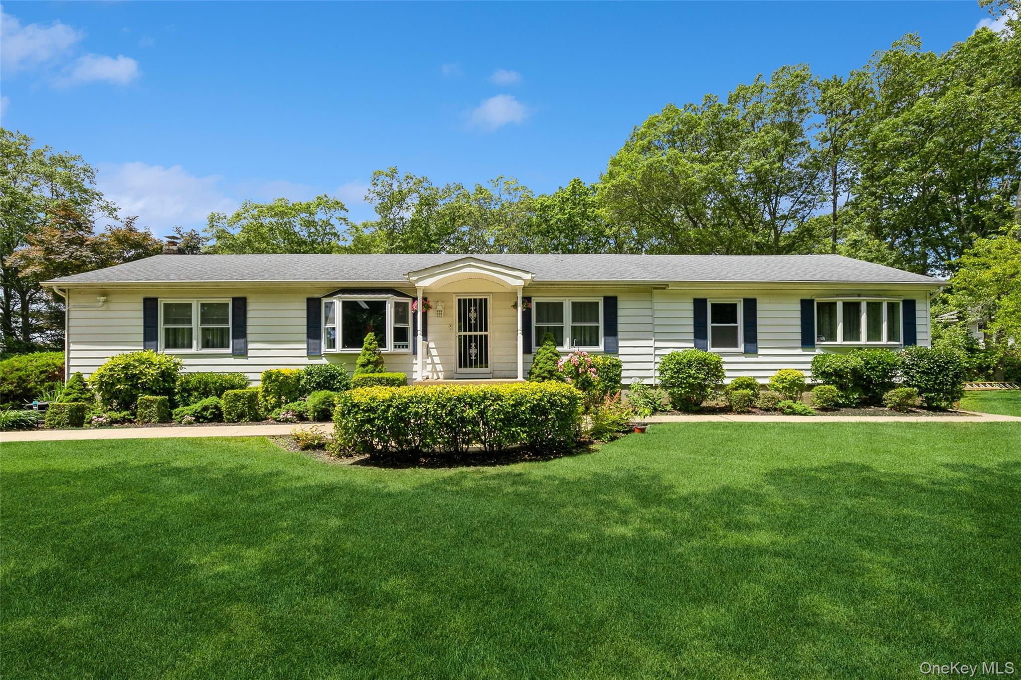 #1 photo, 200 Maple Street, 东长岛 Medford , NY 11763