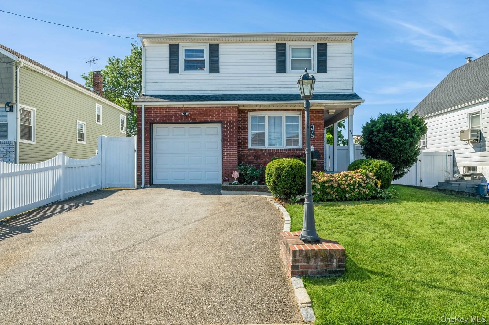 #1 photo, 375 W Windsor Parkway, Oceanside , NY 11572