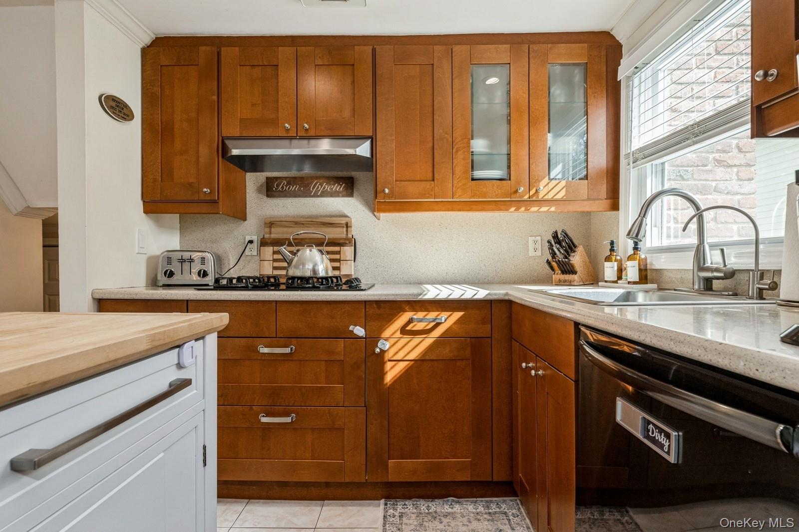 #13 photo, 375 W Windsor Parkway, Oceanside , NY 11572