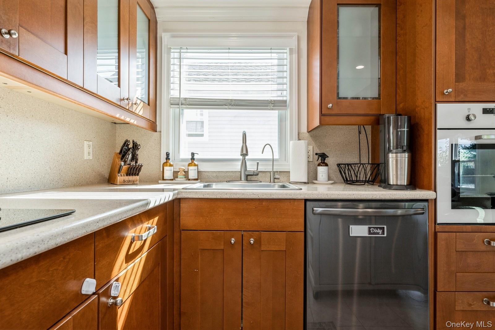 #14 photo, 375 W Windsor Parkway, Oceanside , NY 11572