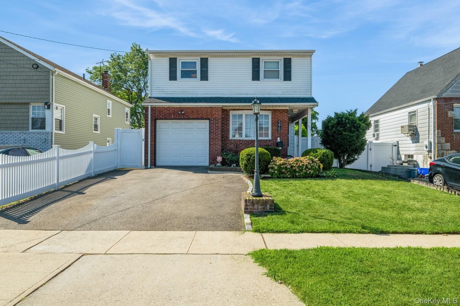 #2 photo, 375 W Windsor Parkway, Oceanside , NY 11572