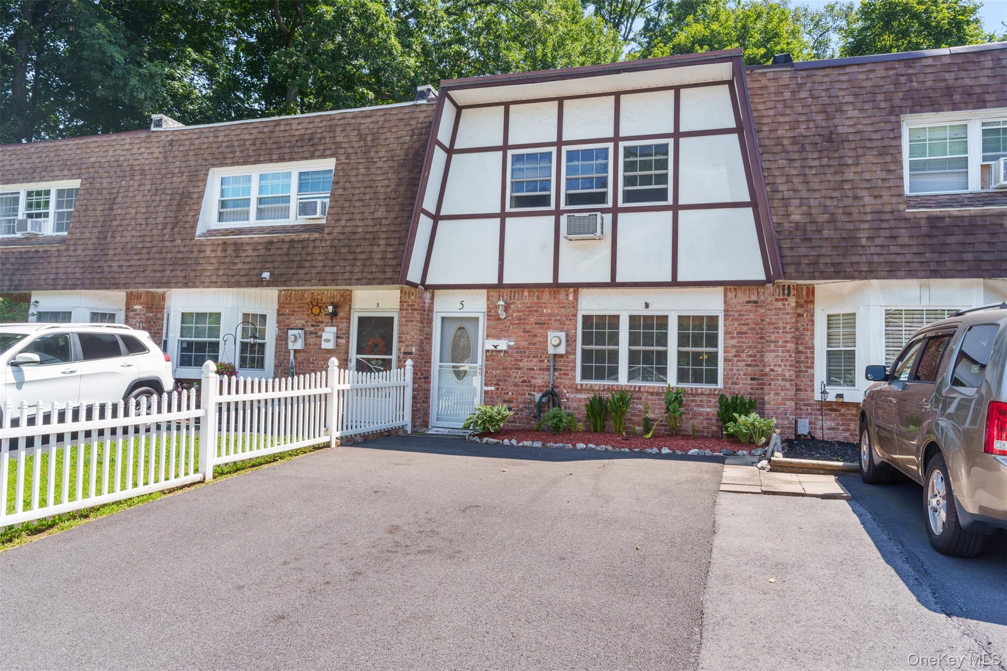 #1 photo, 5 Roundtree Court, Beacon , NY 12508
