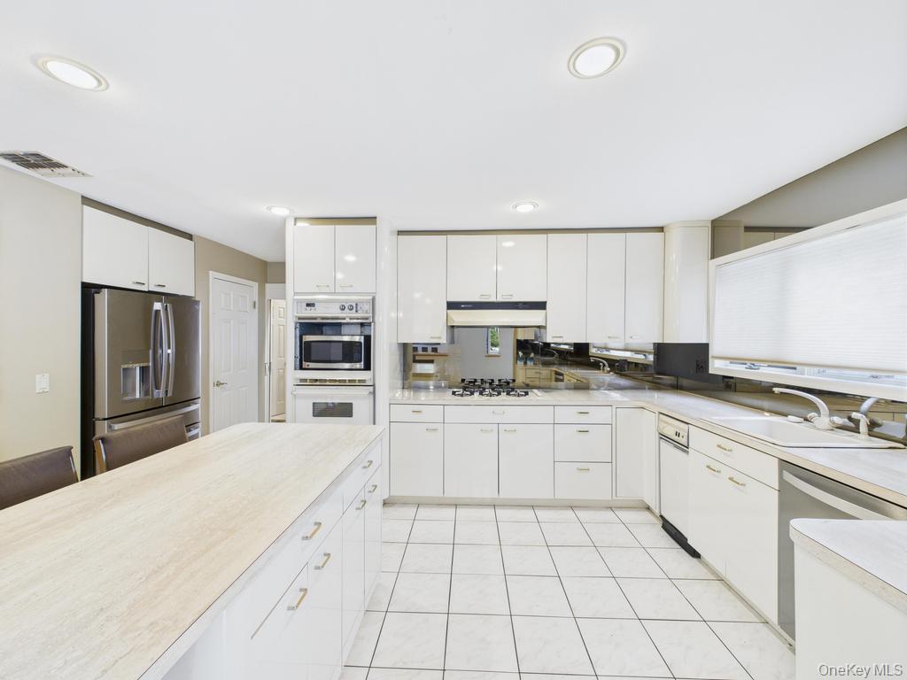 #12 photo, 10 Cori Lane, Bohemia , NY 11716