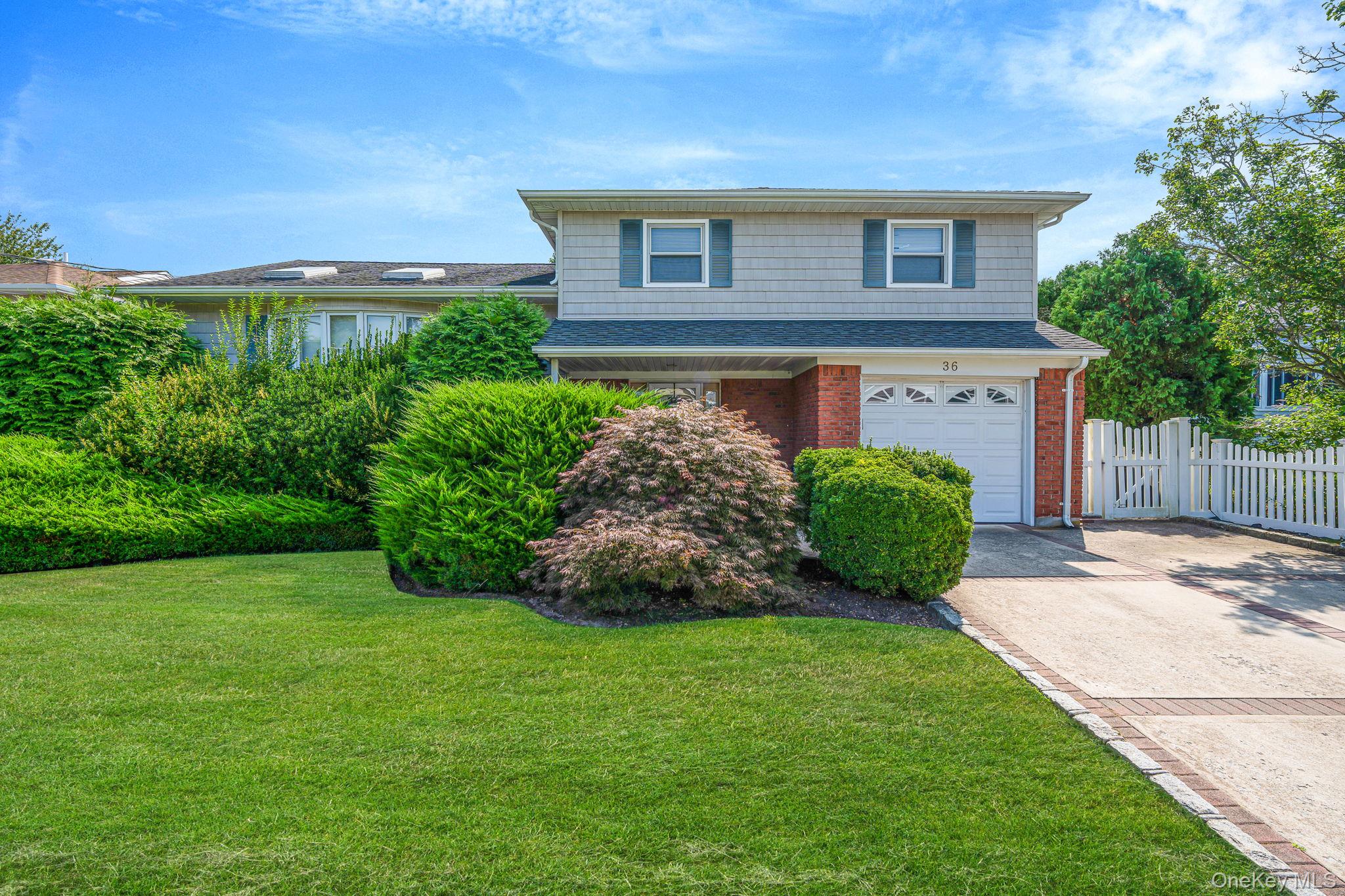 #1 photo, 36 Kenwood Drive, מחוז נסאו Massapequa , NY 11758