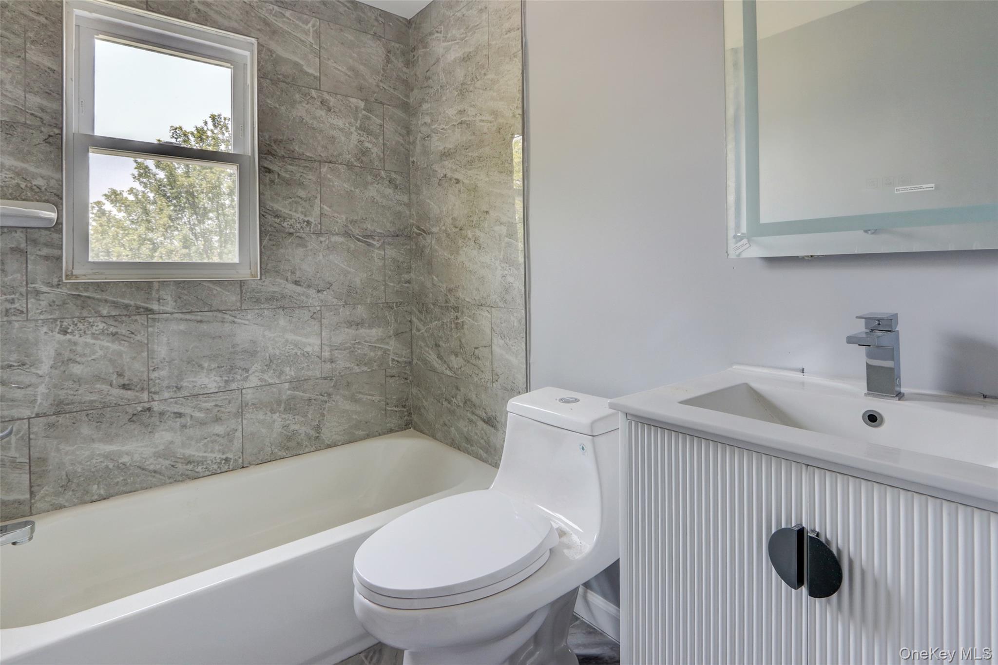 #17 photo, 17 Windmill Lane, ナッソー郡 Levittown , NY 11756