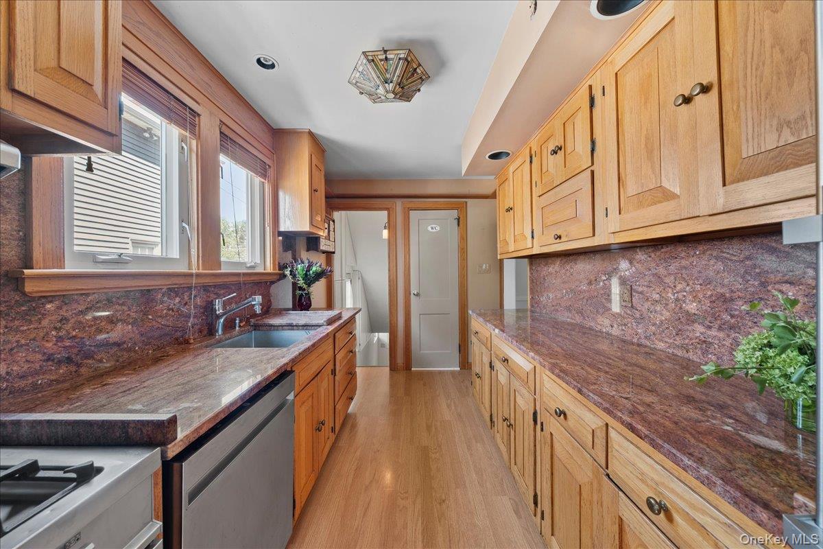 #18 photo, 44 Madison Street, নাসাউ কাউন্টি Lynbrook , NY 11563