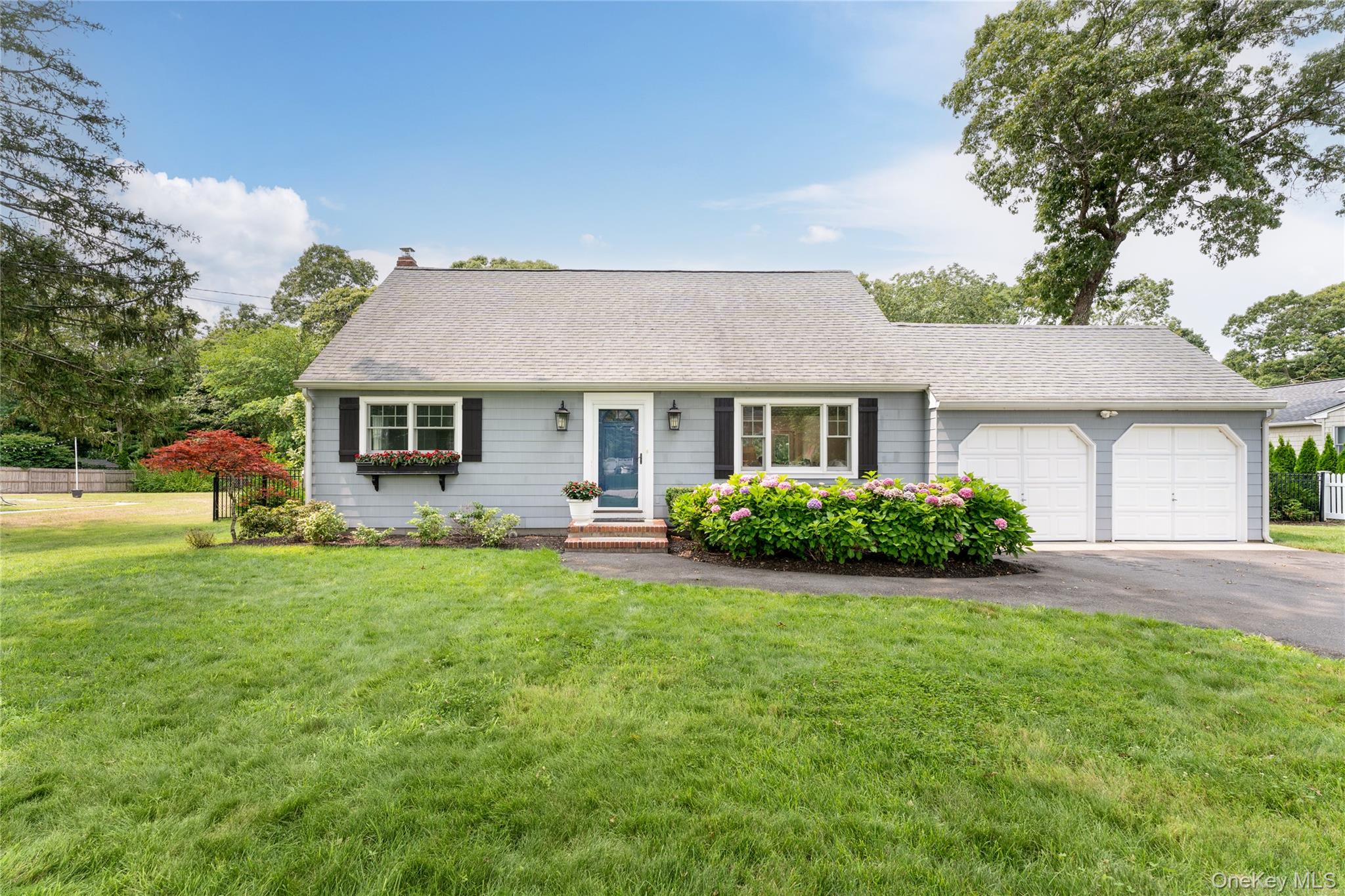 #1 photo, 16 Nautilus Drive, सफ़ोक काउंटी Hampton Bays , NY 11946