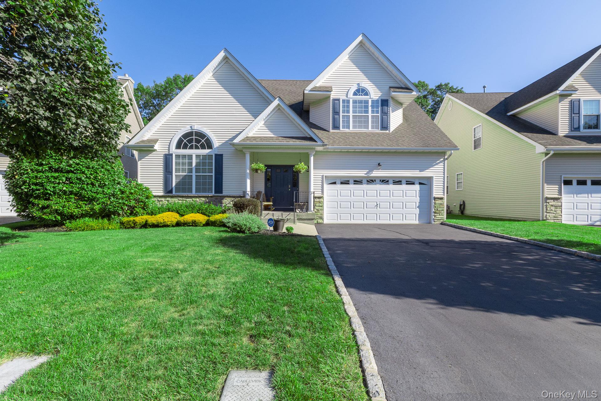 #1 photo, 19 Joshua Court, सफ़ोक काउंटी Wading River , NY 11792