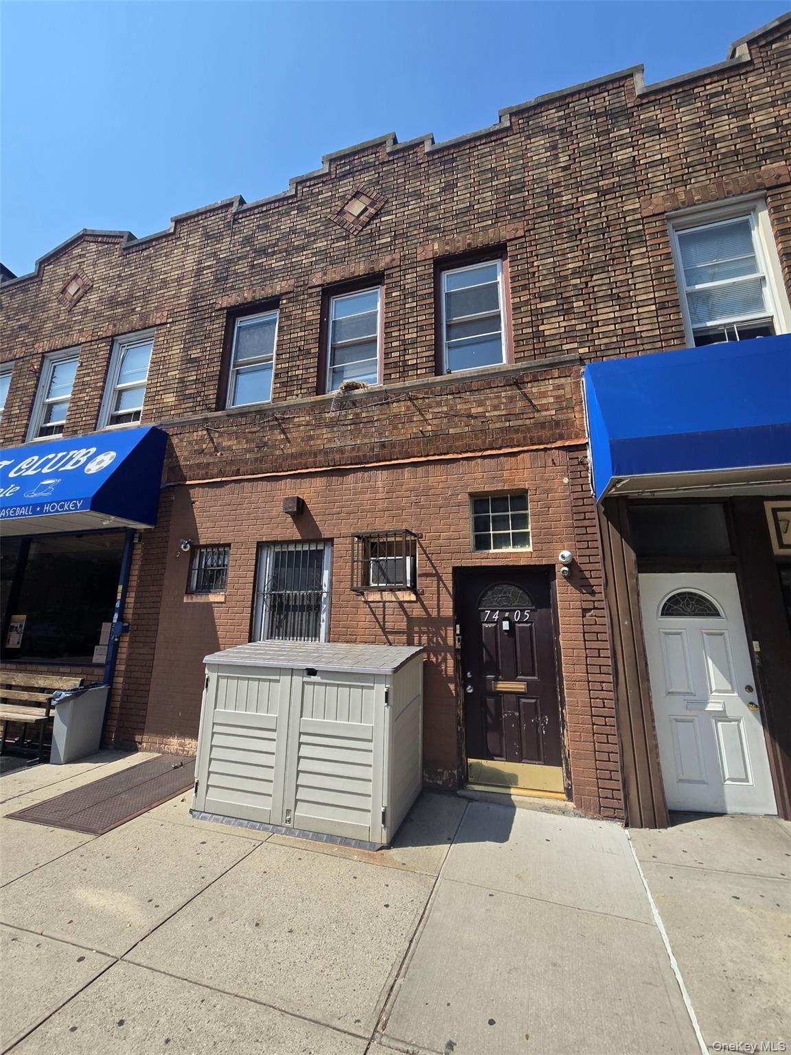 #1 photo, 7405 Myrtle Avenue, कुईंस Glendale , NY 11385