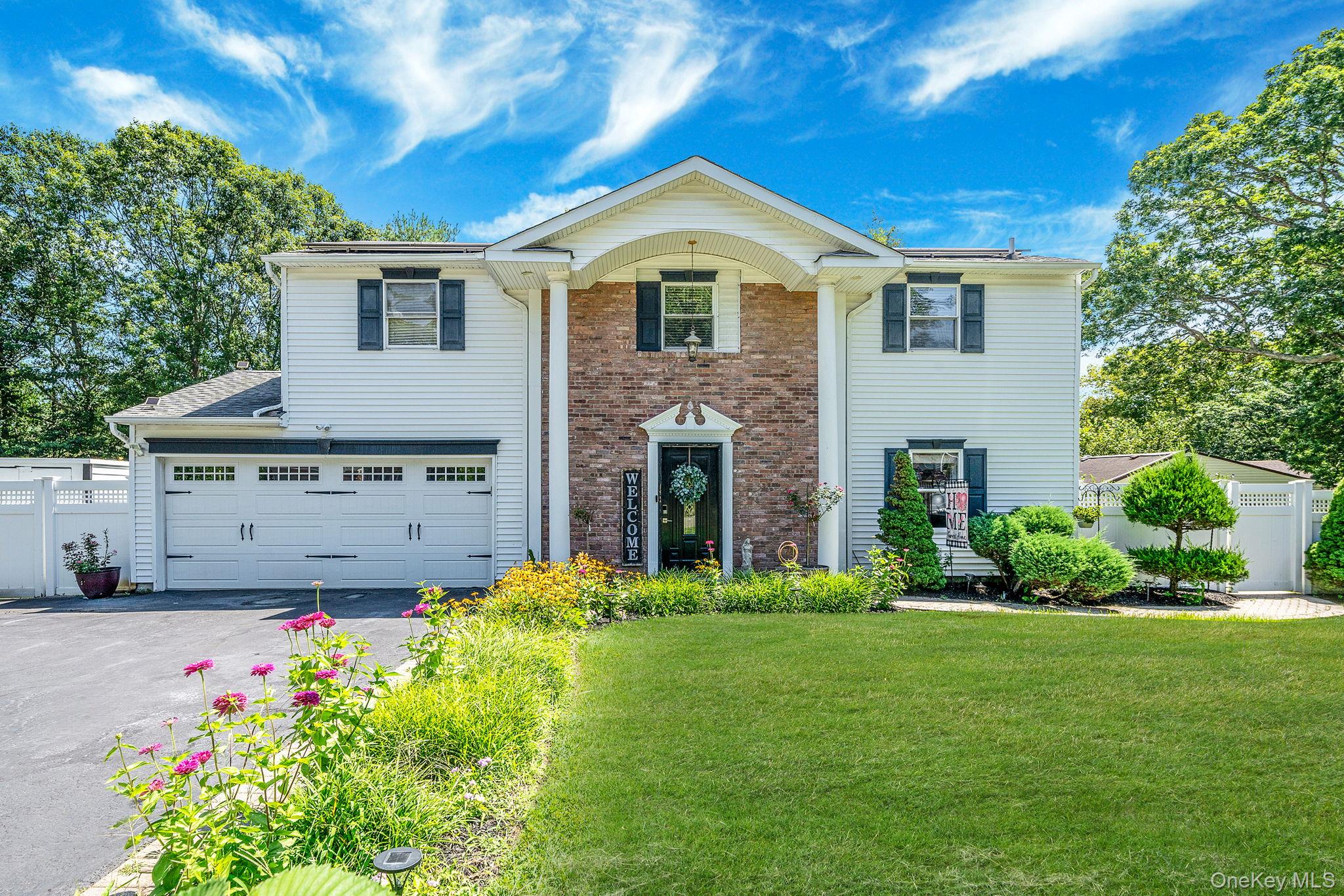 #1 photo, 23 Woodbine Street, サフォーク郡 Coram , NY 11727