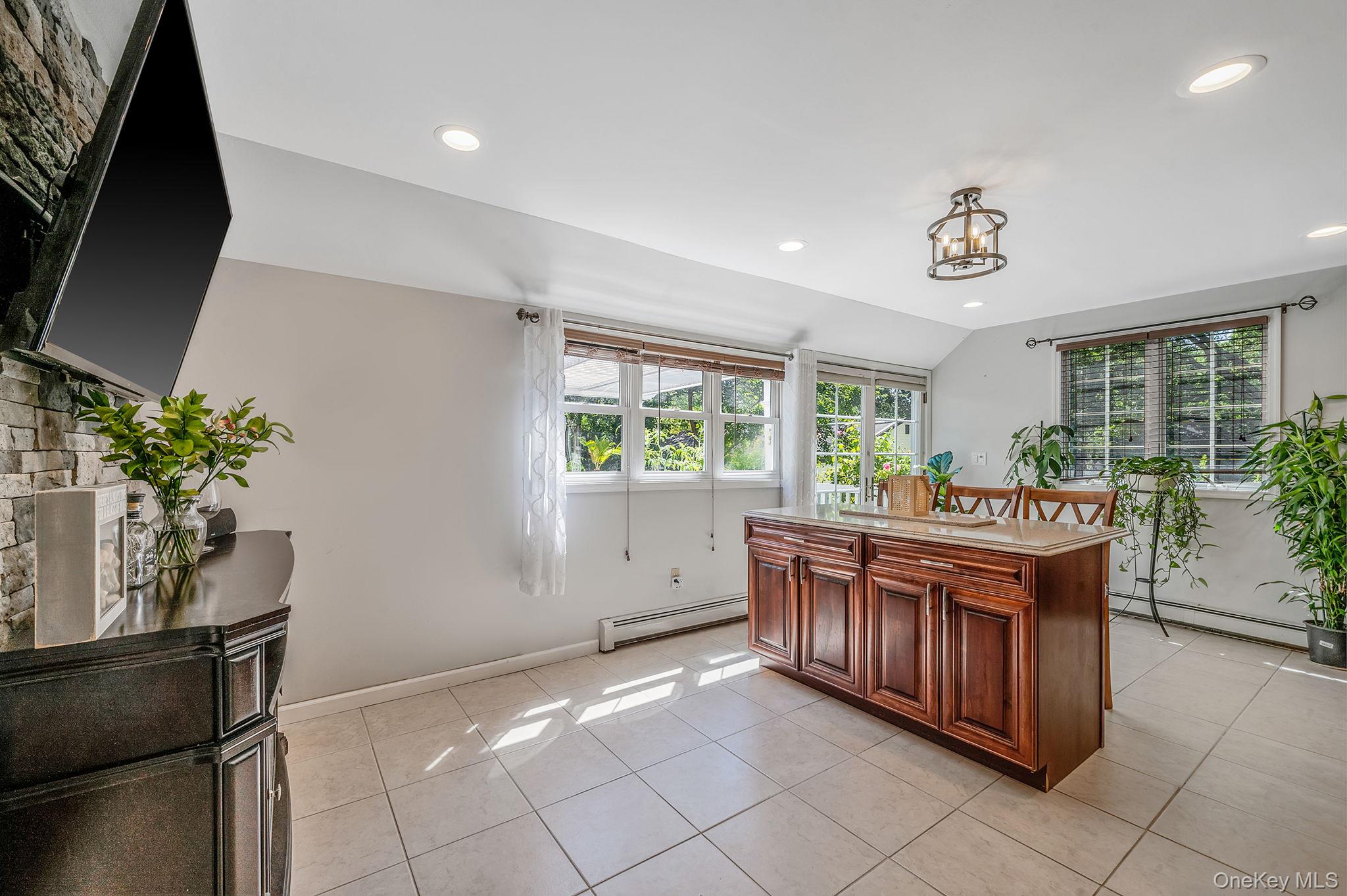 #11 photo, 23 Woodbine Street, サフォーク郡 Coram , NY 11727