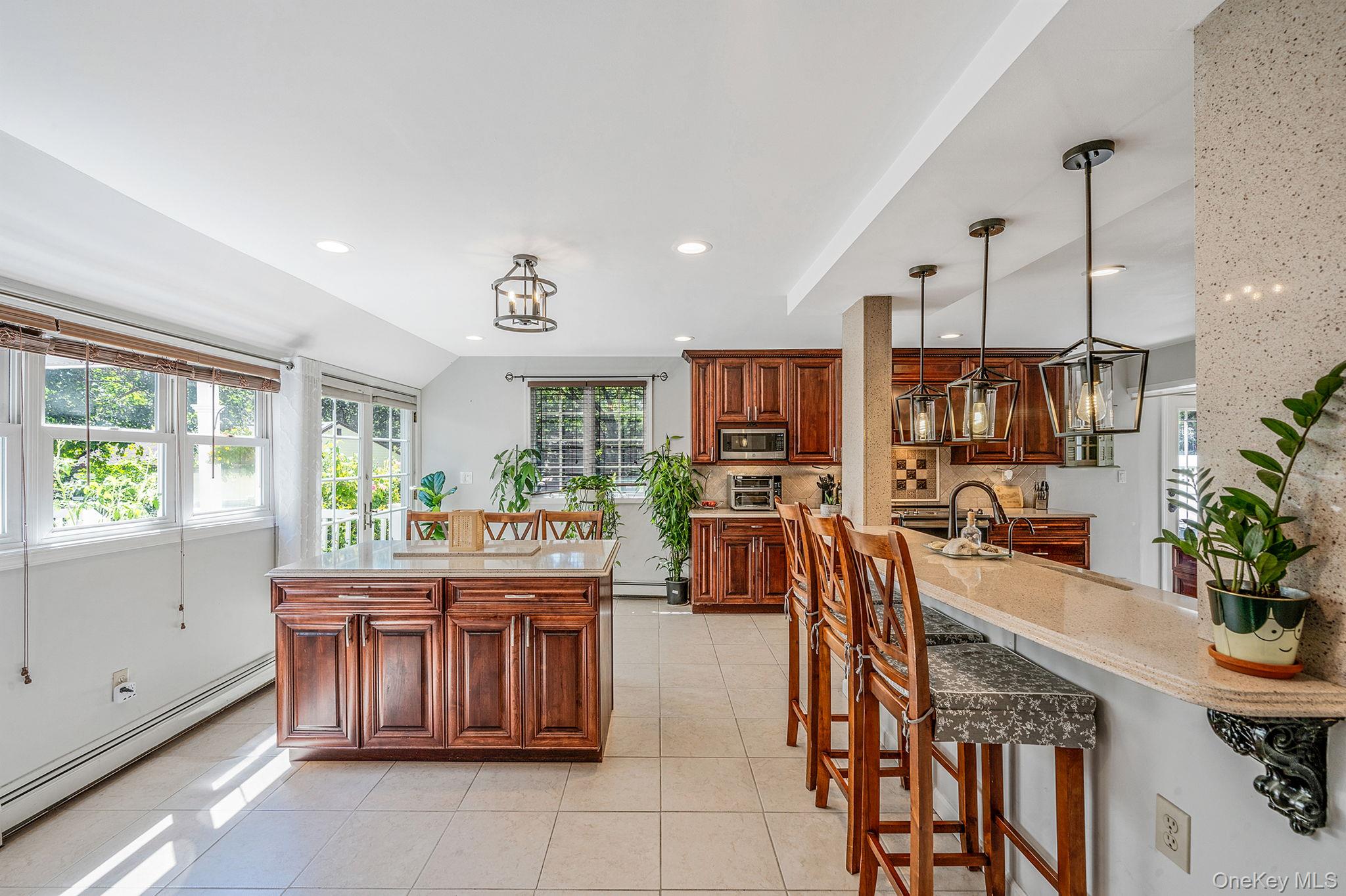 #12 photo, 23 Woodbine Street, サフォーク郡 Coram , NY 11727