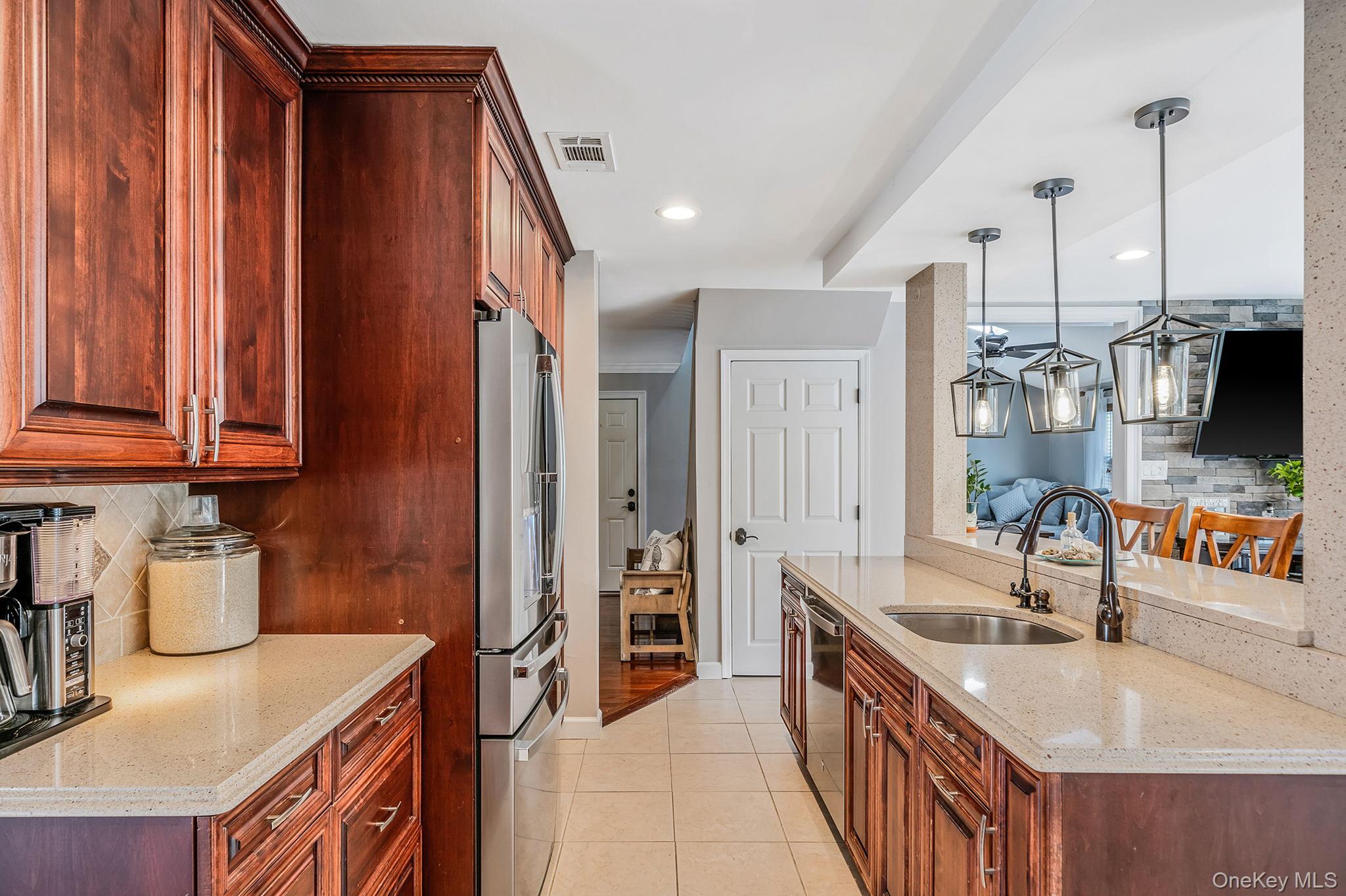 #16 photo, 23 Woodbine Street, サフォーク郡 Coram , NY 11727