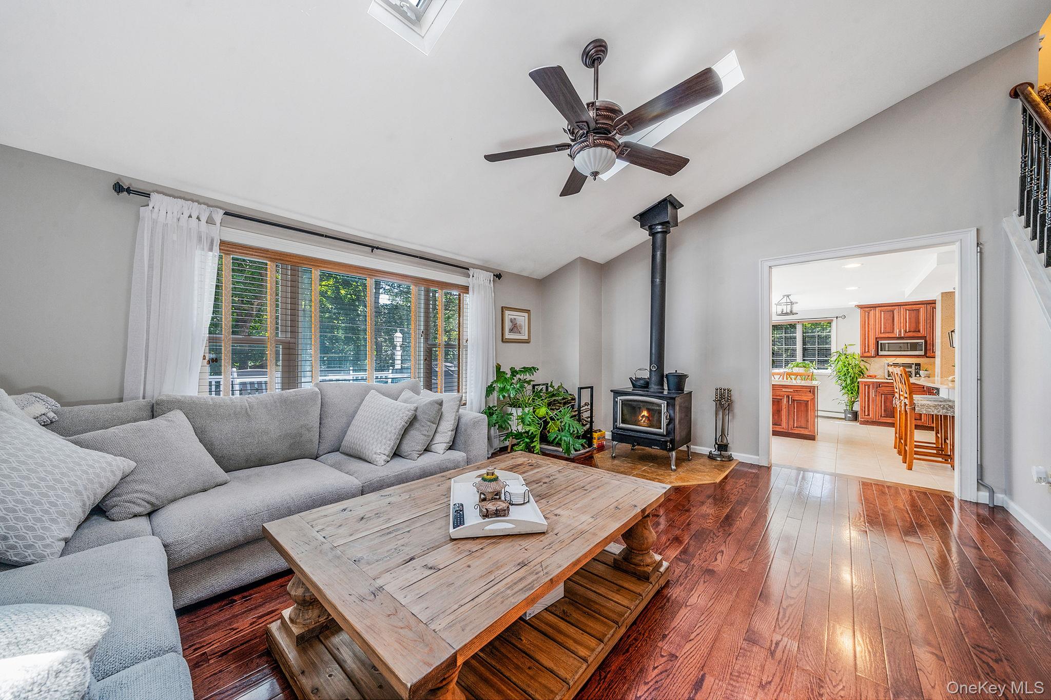 #20 photo, 23 Woodbine Street, サフォーク郡 Coram , NY 11727