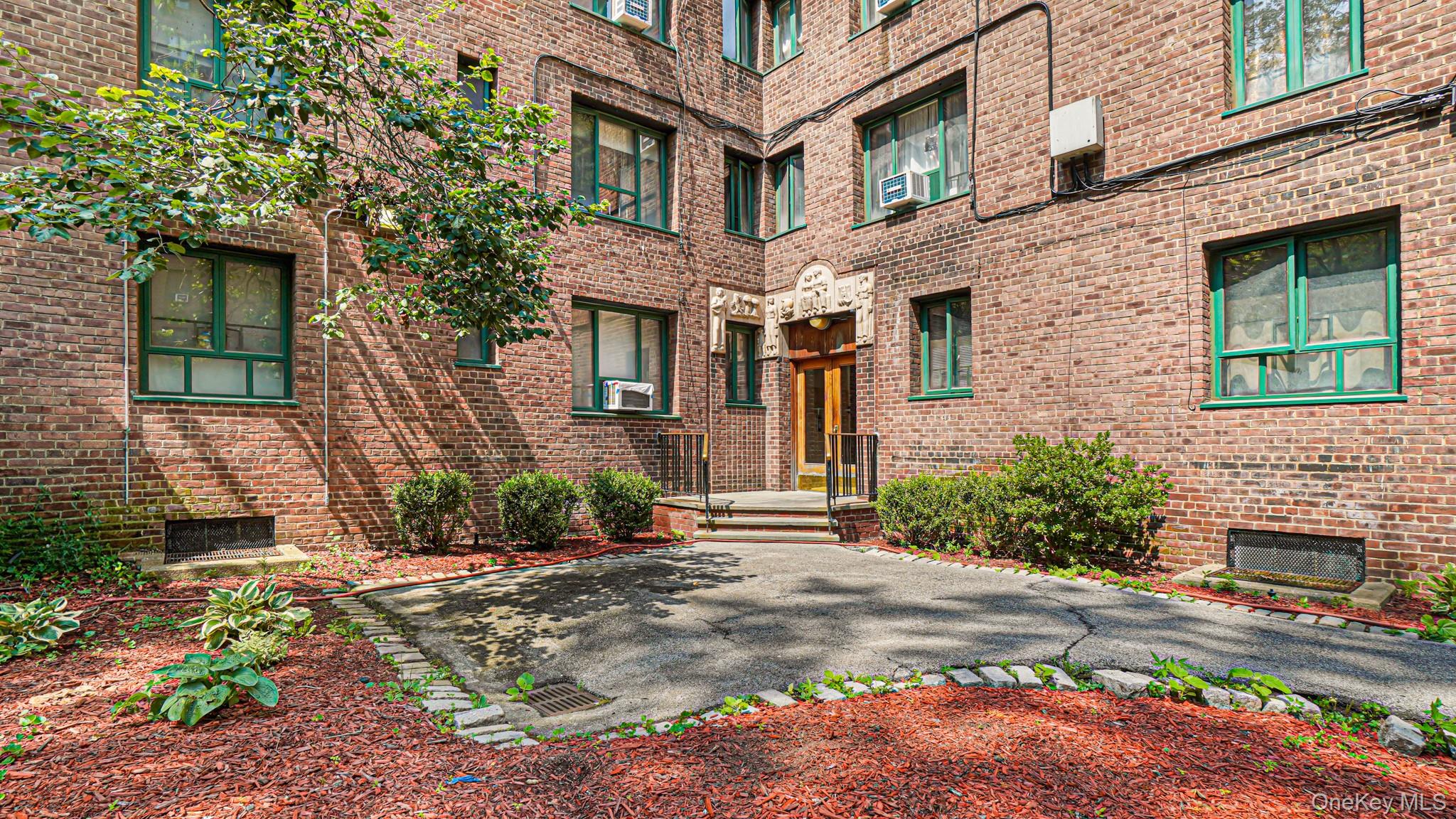#1 photo, 1530 Archer Road, Bronx , NY 10462