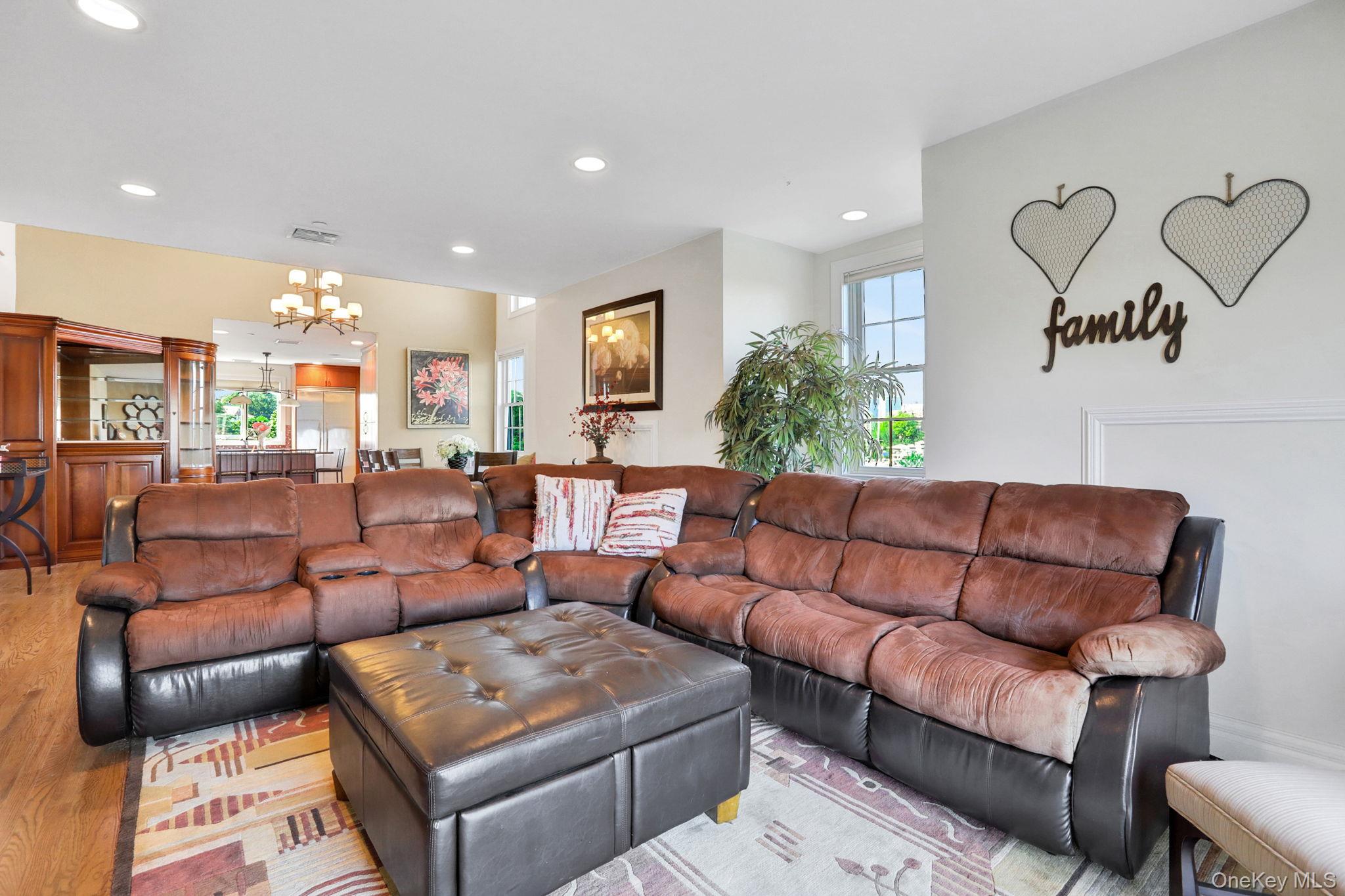 #8 photo, 2 Harbor Lane, New Rochelle , NY 10805