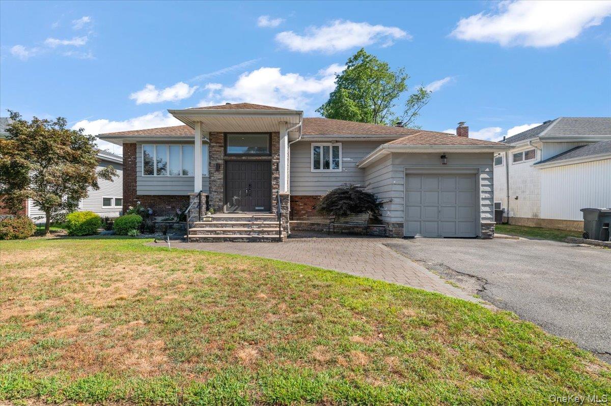 #1 photo, 844 Flanders Drive, ナッソー郡 Valley Stream , NY 11581