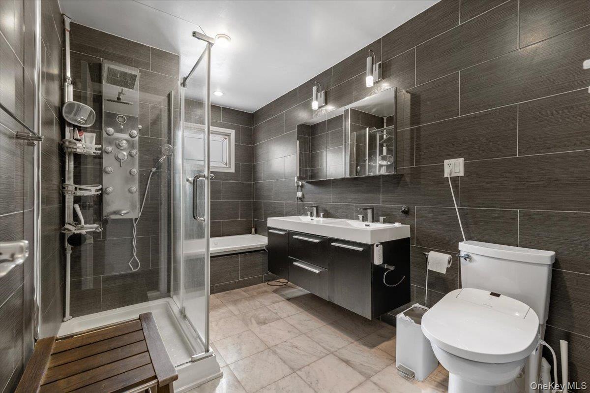 #15 photo, 844 Flanders Drive, ナッソー郡 Valley Stream , NY 11581