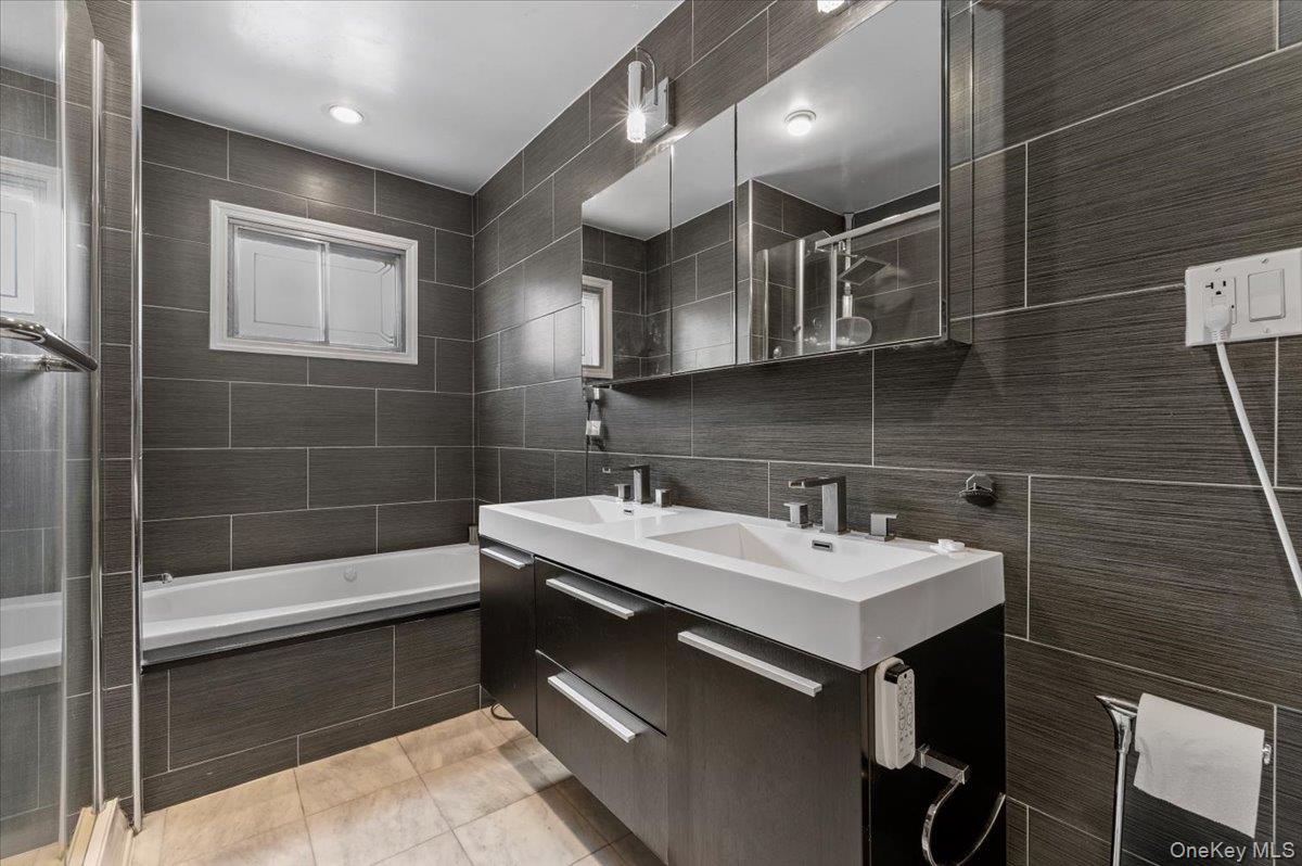 #16 photo, 844 Flanders Drive, ナッソー郡 Valley Stream , NY 11581