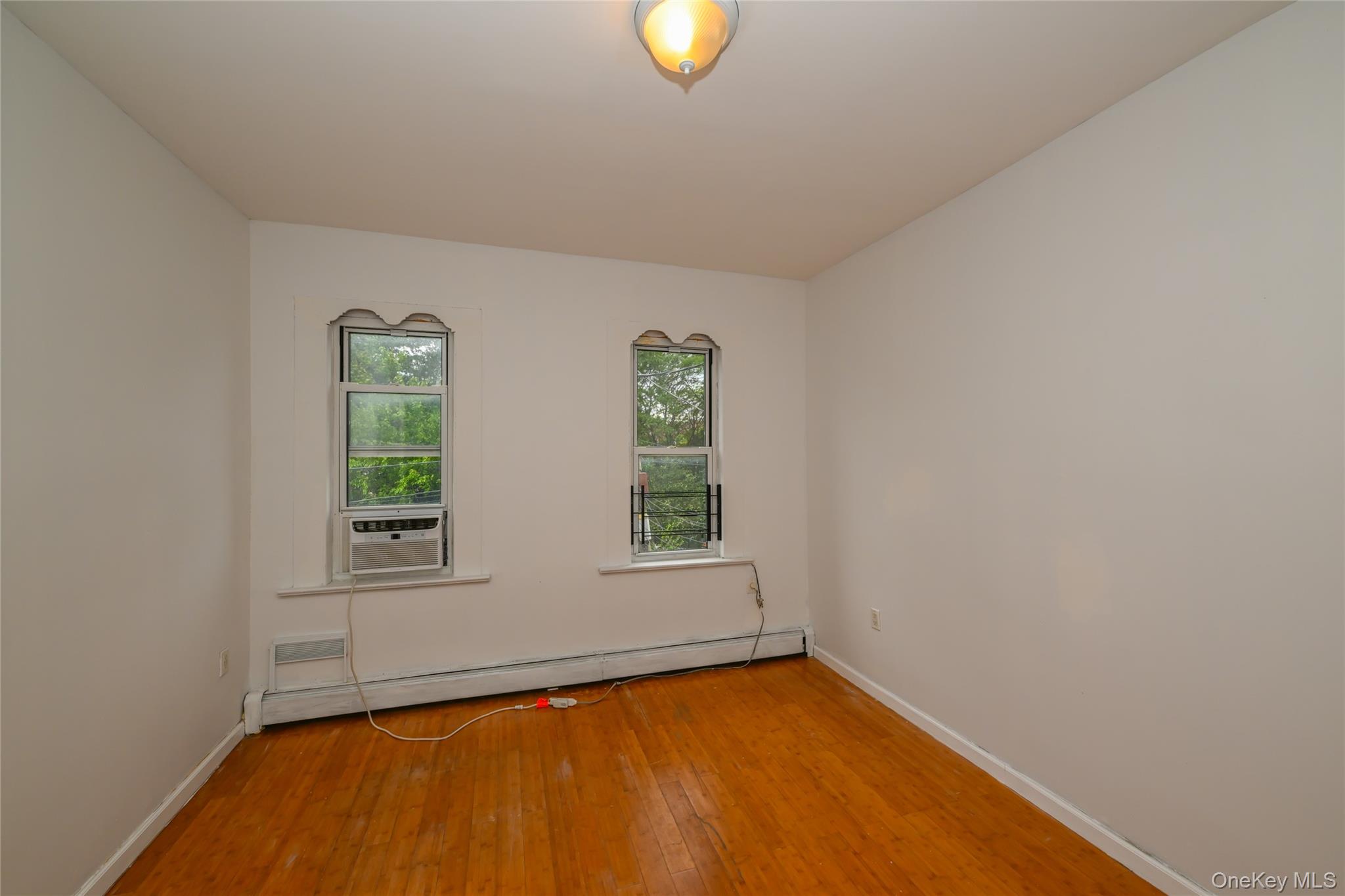 #11 photo, 44-11/13 66 Street, クイーンズ区 Woodside , NY 11377