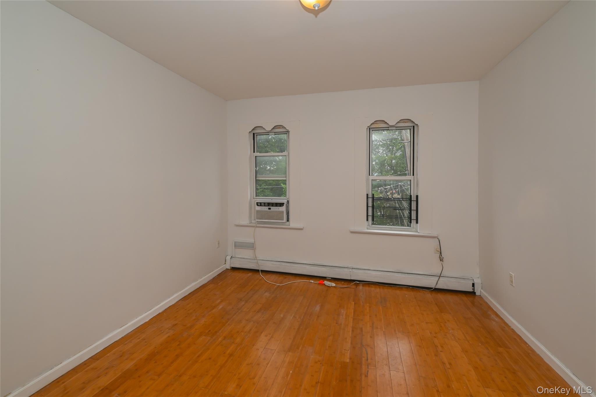 #12 photo, 44-11/13 66 Street, クイーンズ区 Woodside , NY 11377