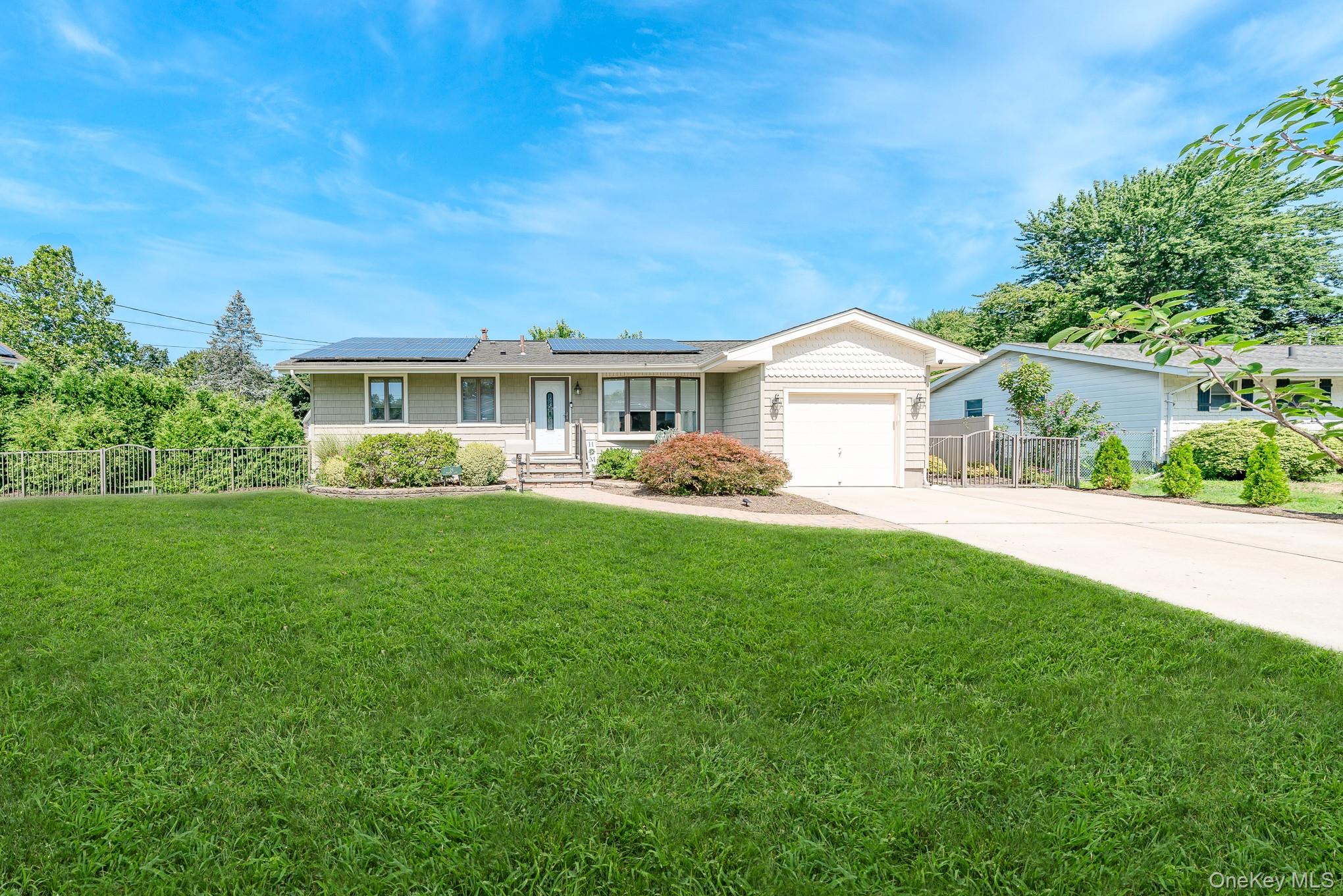 #1 photo, 26 Weldon Lane, 东长岛 Port Jefferson Station , NY 11776