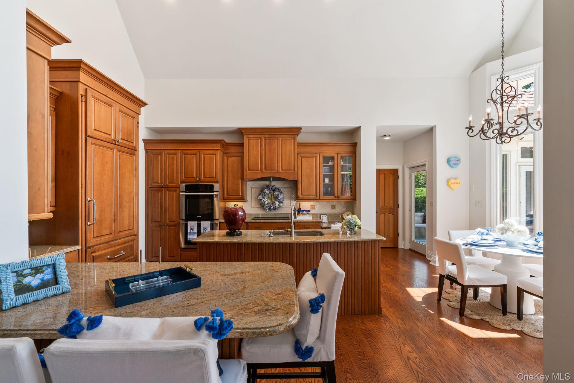 #12 photo, 18 Quaker Path, سوفولك Huntington , NY 11743