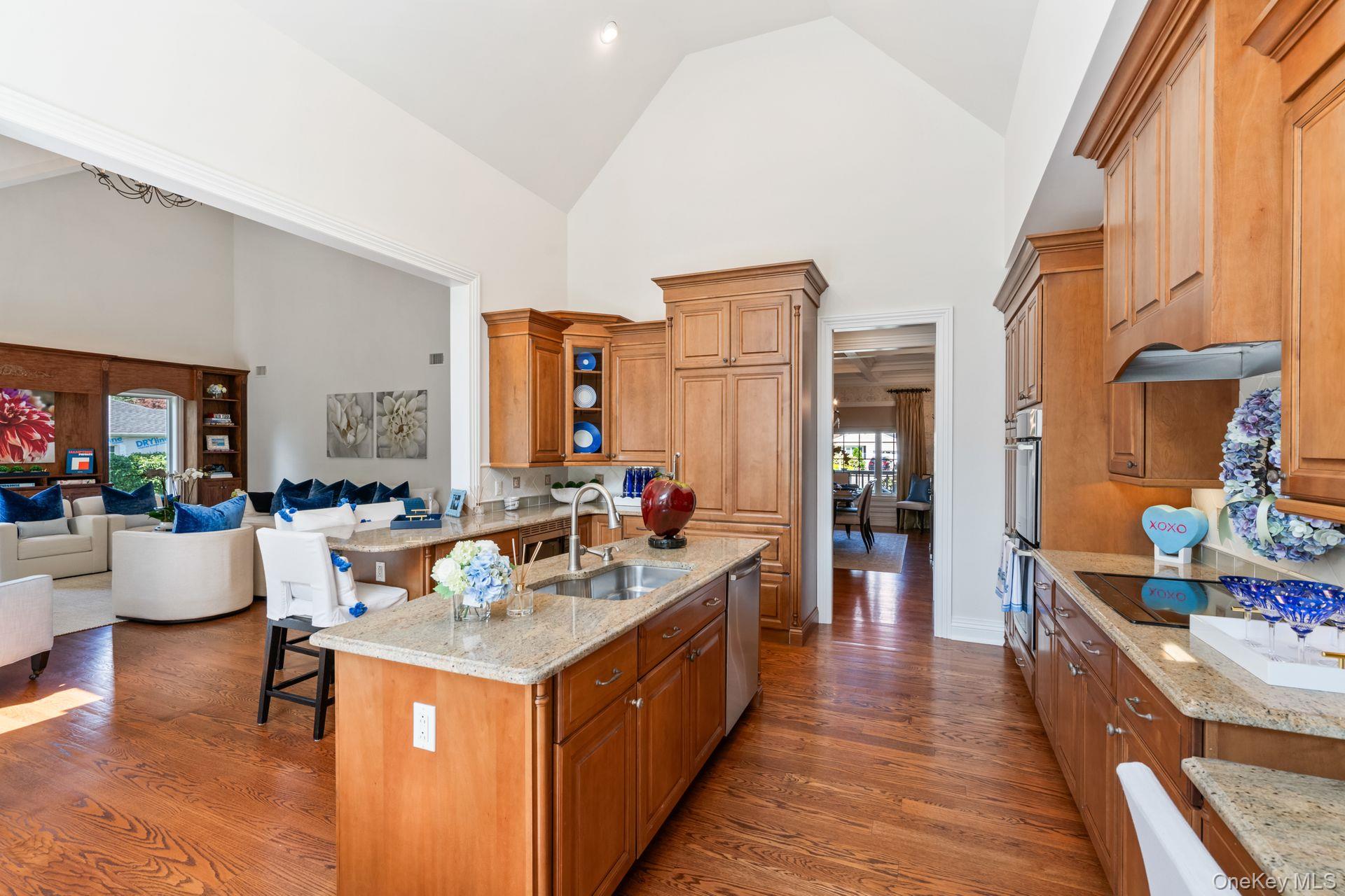 #14 photo, 18 Quaker Path, سوفولك Huntington , NY 11743