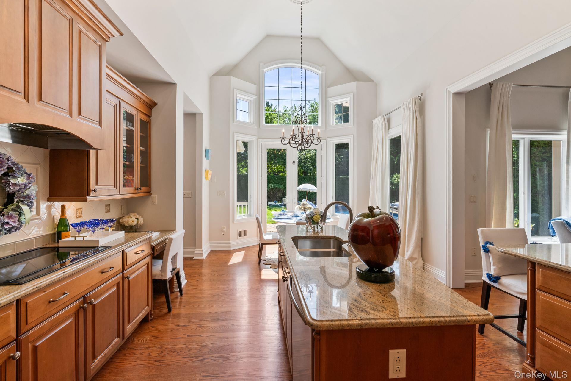 #15 photo, 18 Quaker Path, سوفولك Huntington , NY 11743