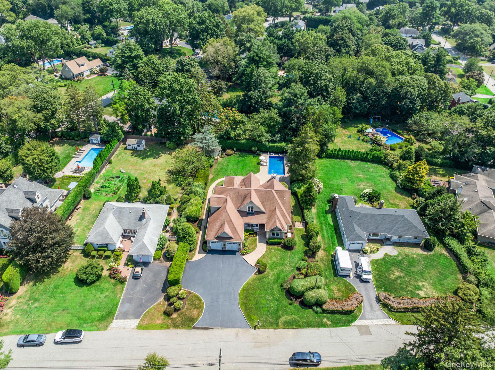 #3 photo, 18 Quaker Path, سوفولك Huntington , NY 11743