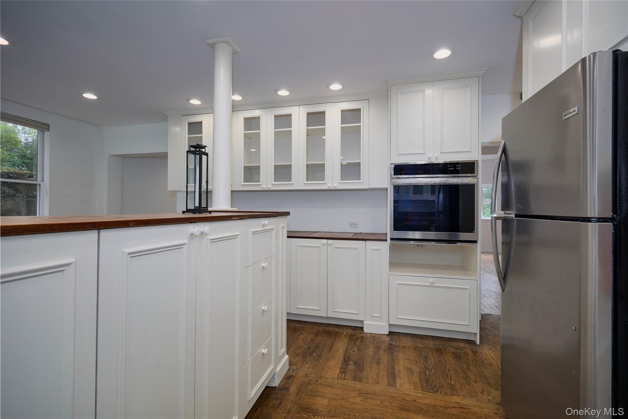 #12 photo, 93 Circuit Road, Tuxedo Park , NY 10987