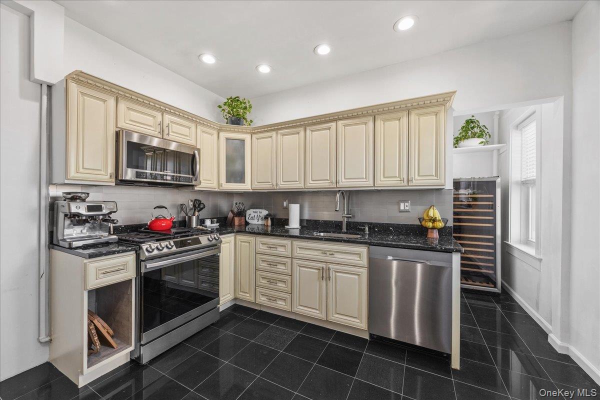 #1 photo, 27 Locust Avenue, 纽约州 New Rochelle , NY 10801