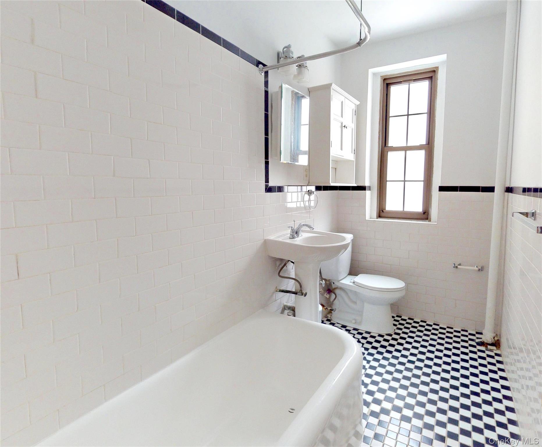 #8 photo, 1100 Grand Concourse, ブロンクス区 Bronx , NY 10456