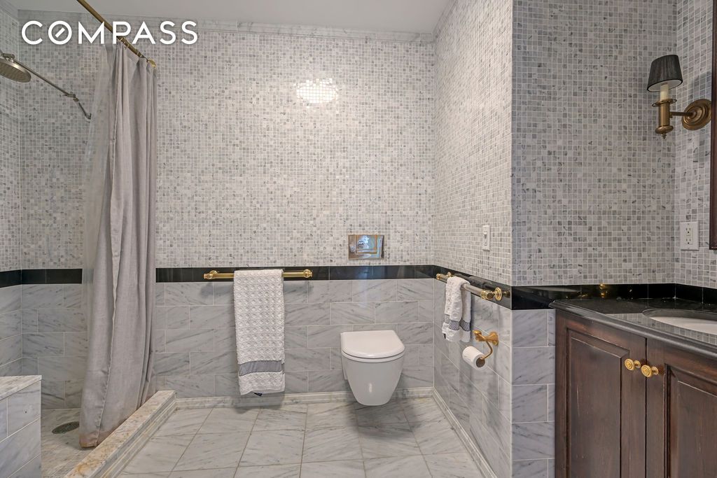 #13 photo, 200 E 69th Street, マンハッタン Lenox Hill , NY 10021