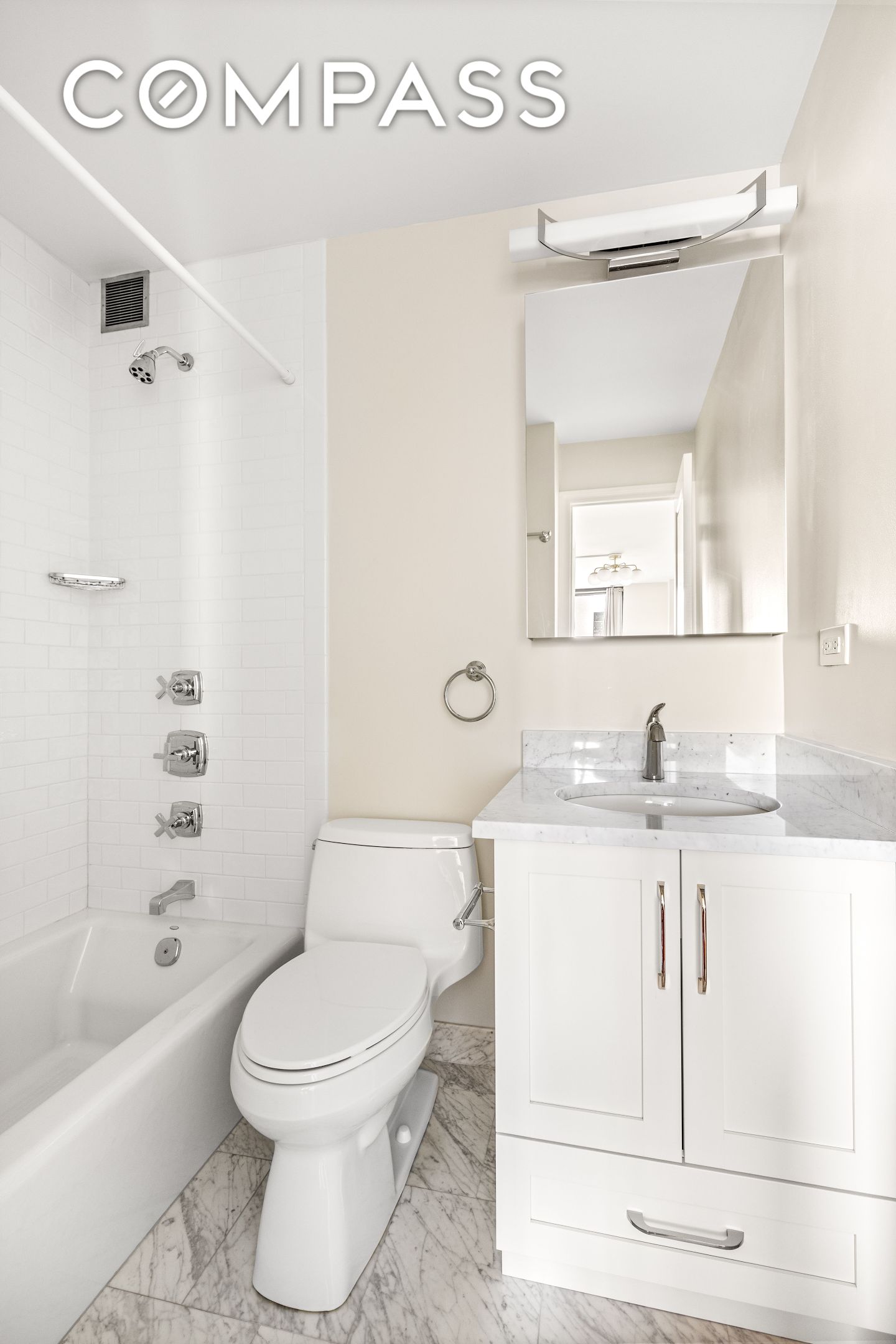 #13 photo, 250 E 40th Street, マンハッタン Murray Hill , NY 10016