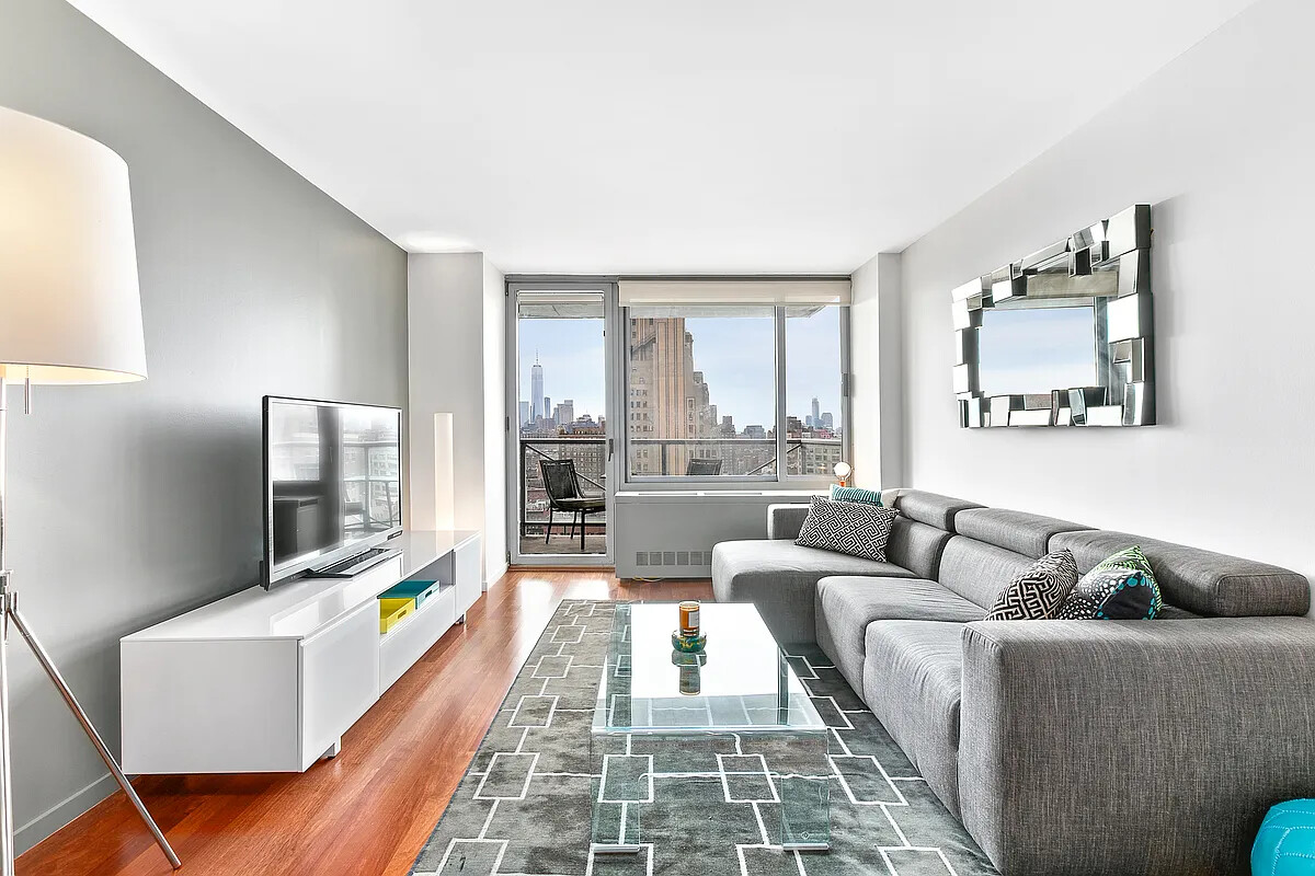 #1 photo, 270 W 17TH Street, Chelsea , NY 10011