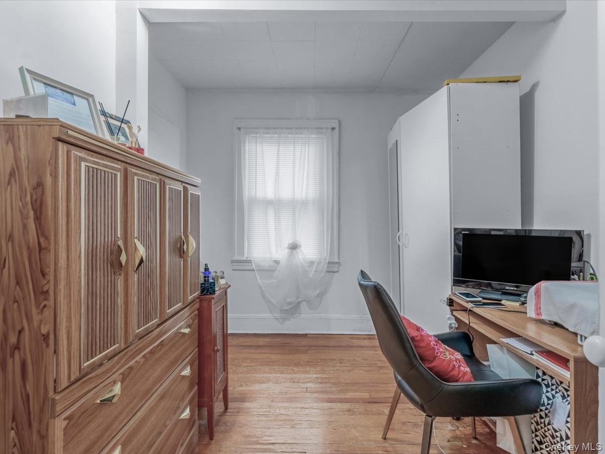 #13 photo, 555 N 1 Street, New Hyde Park , NY 11040