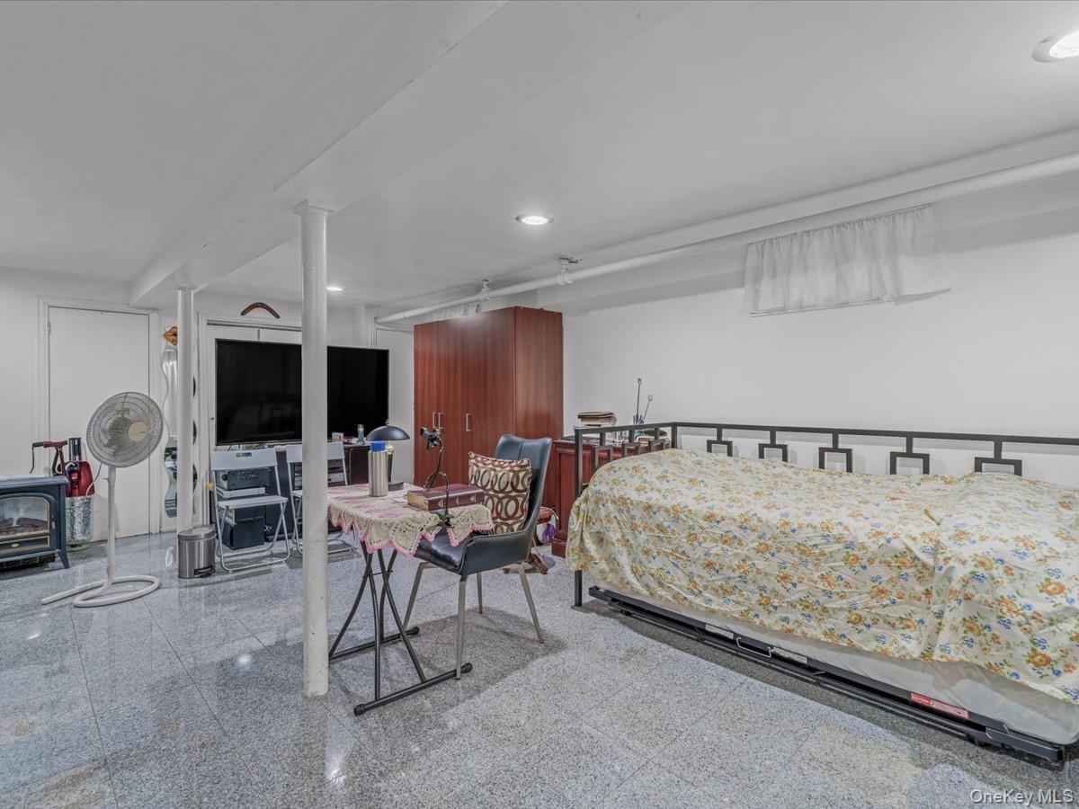 #15 photo, 555 N 1 Street, New Hyde Park , NY 11040