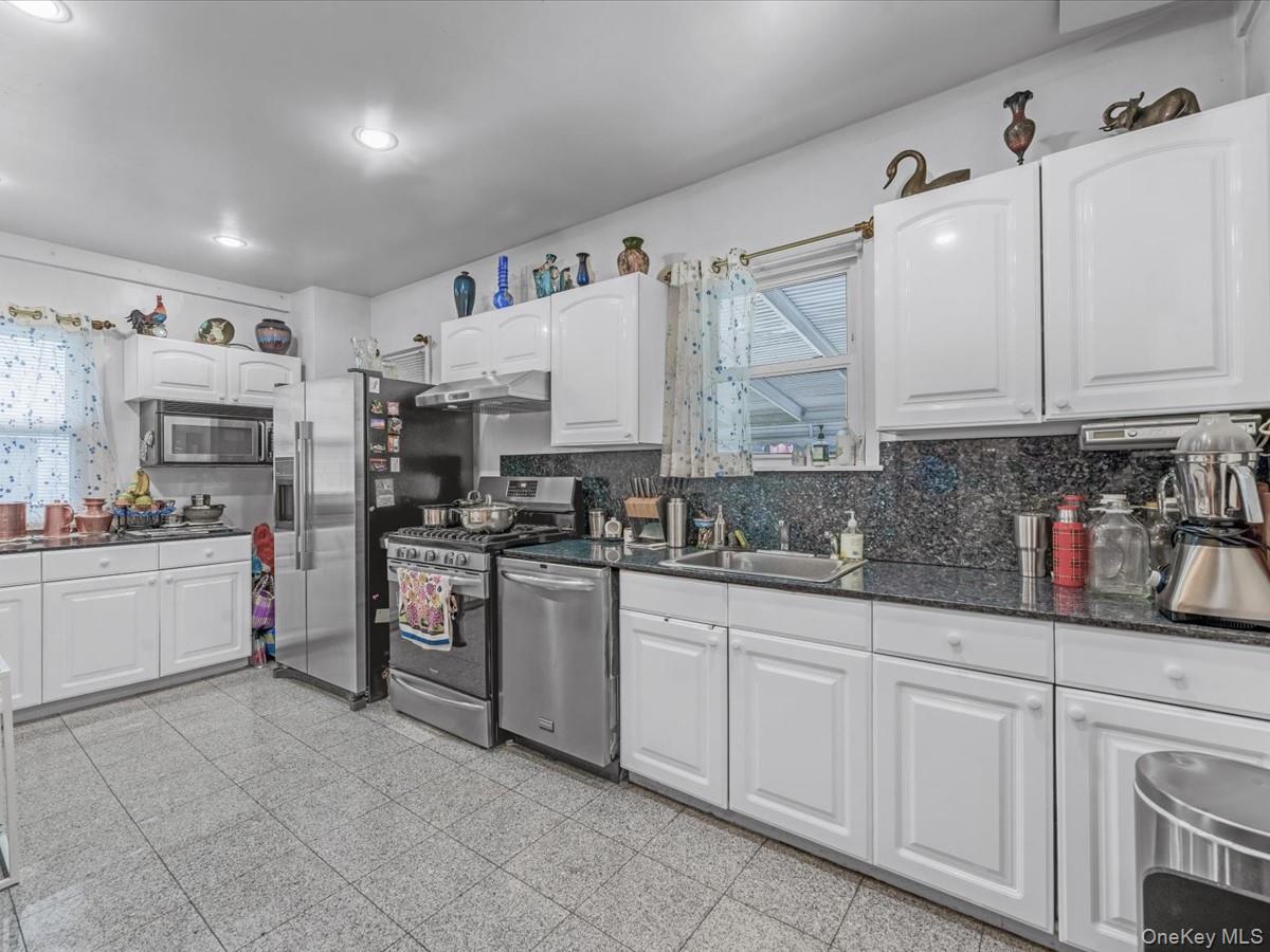 #7 photo, 555 N 1 Street, New Hyde Park , NY 11040