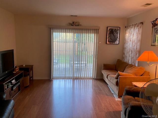 #14 photo, 8 Ariel Drive, サフォーク郡 Middle Island , NY 11953