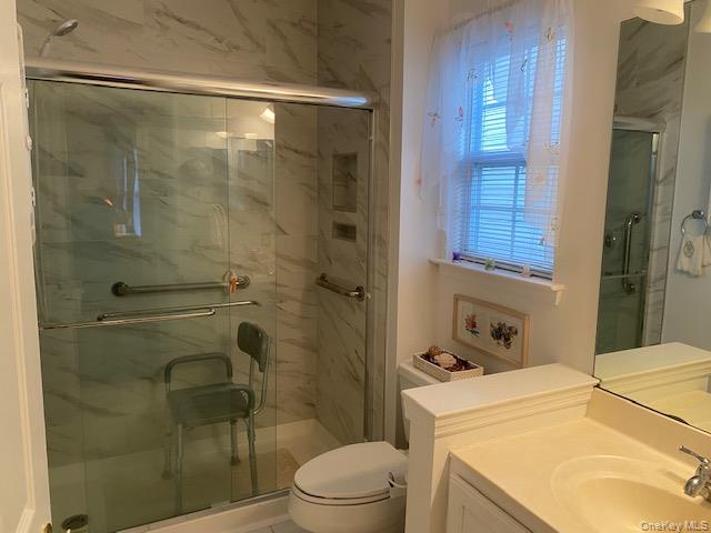 #18 photo, 8 Ariel Drive, サフォーク郡 Middle Island , NY 11953