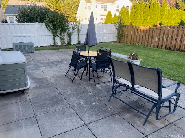 #19 photo, 8 Ariel Drive, サフォーク郡 Middle Island , NY 11953